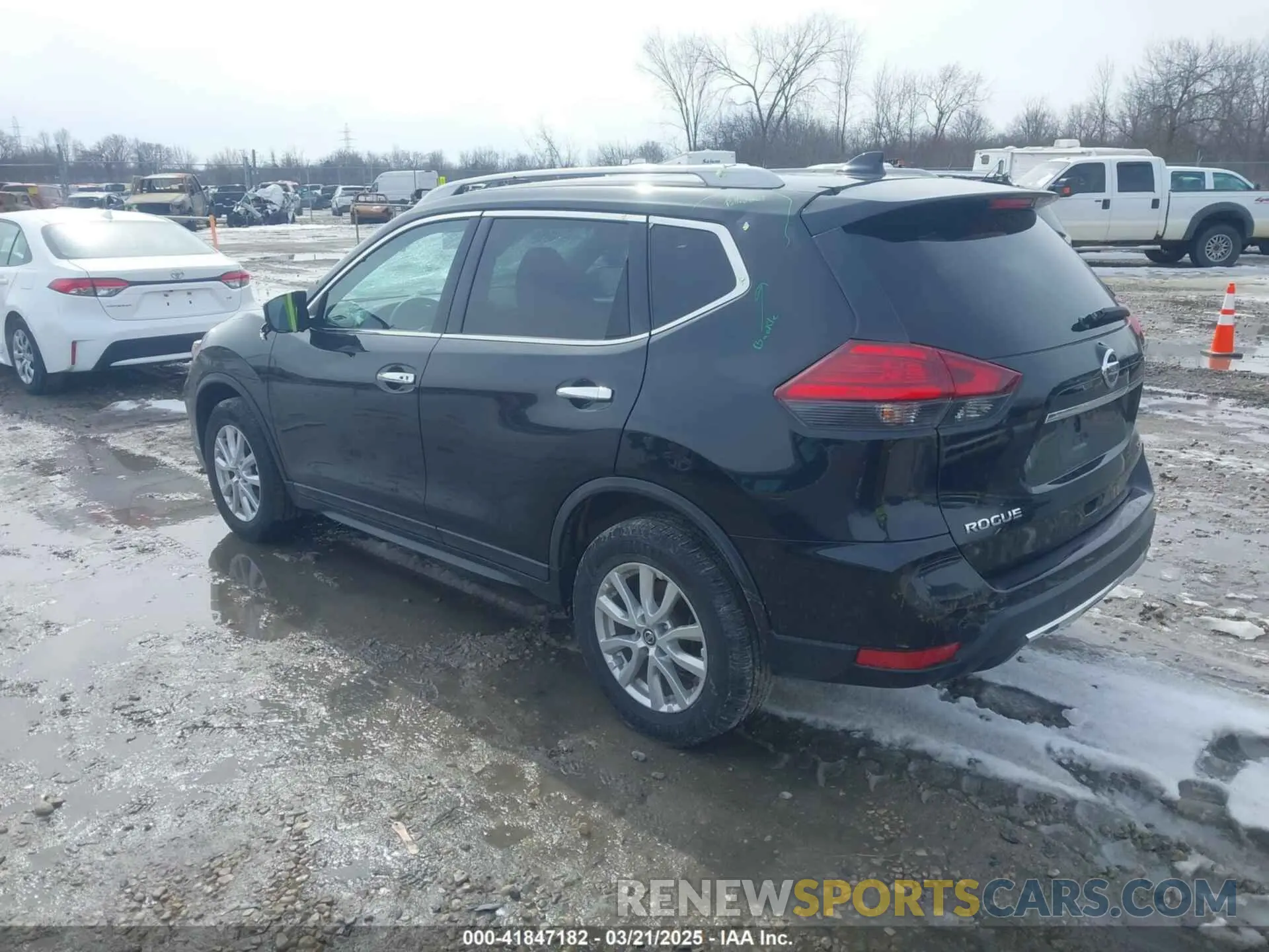 3 Photograph of a damaged car 5N1AT2MV7KC811028 NISSAN ROGUE 2019
