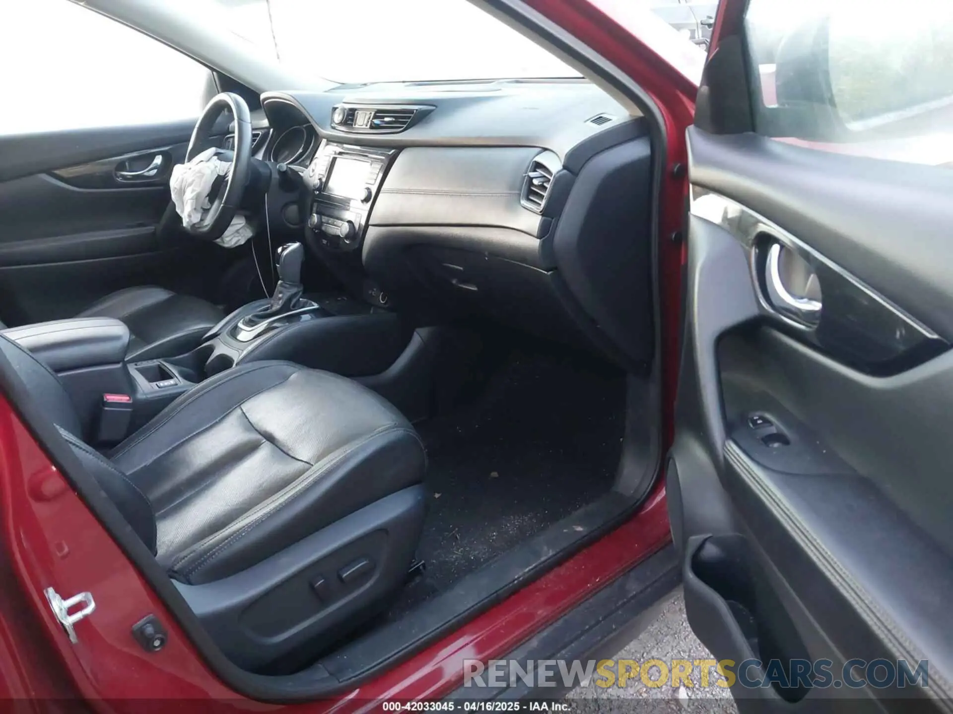 5 Photograph of a damaged car 5N1AT2MV7KC814222 NISSAN ROGUE 2019