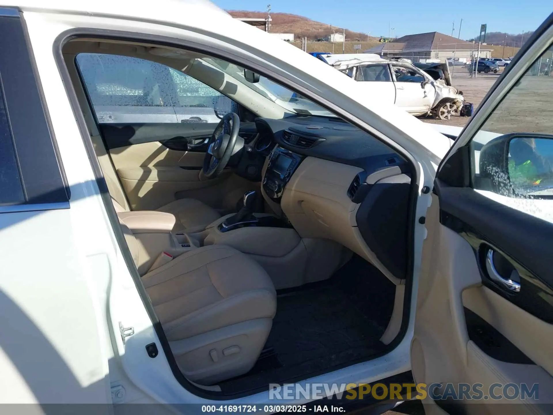 5 Photograph of a damaged car 5N1AT2MV7KC819422 NISSAN ROGUE 2019