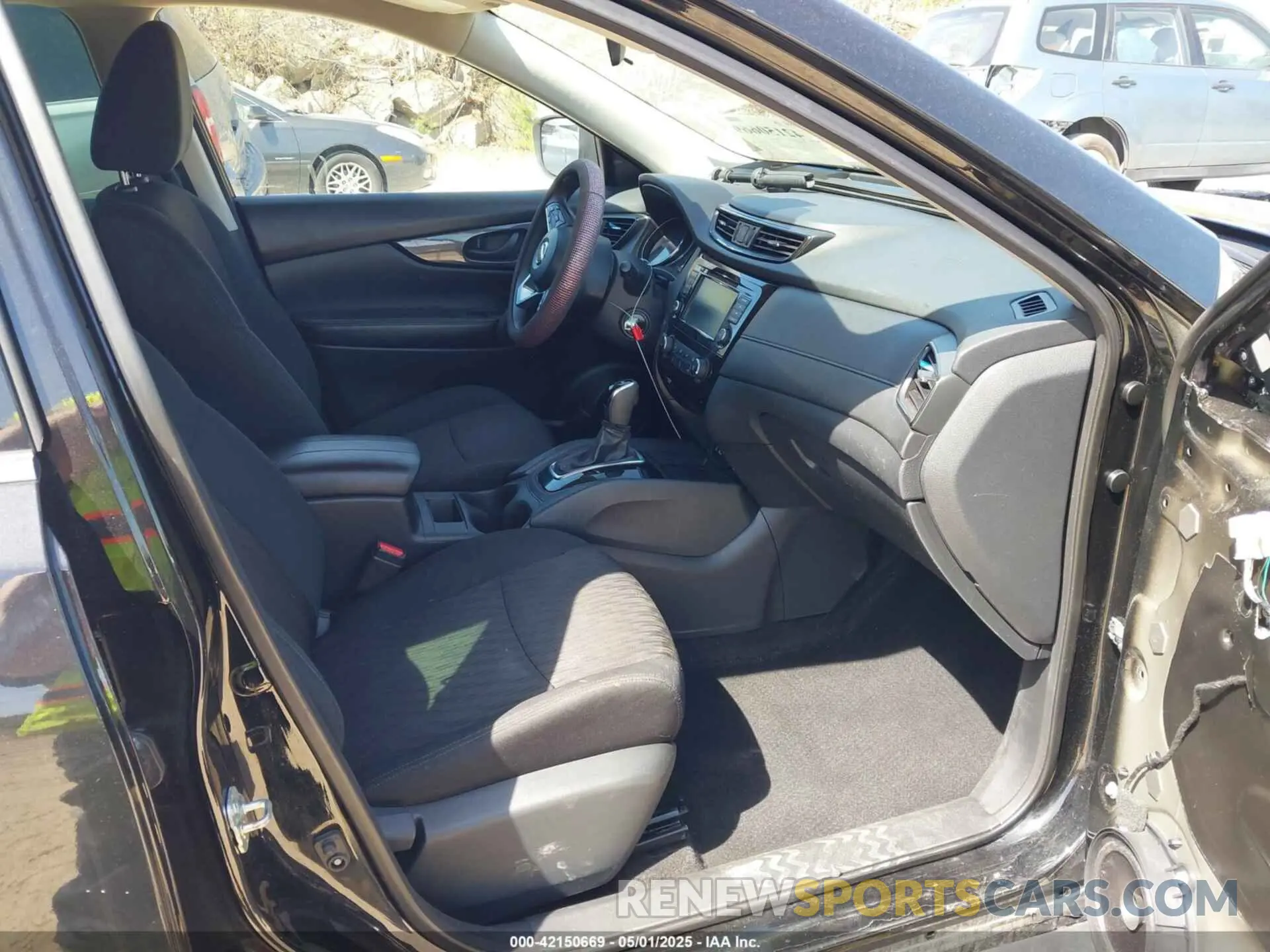 5 Photograph of a damaged car 5N1AT2MV7KC840531 NISSAN ROGUE 2019