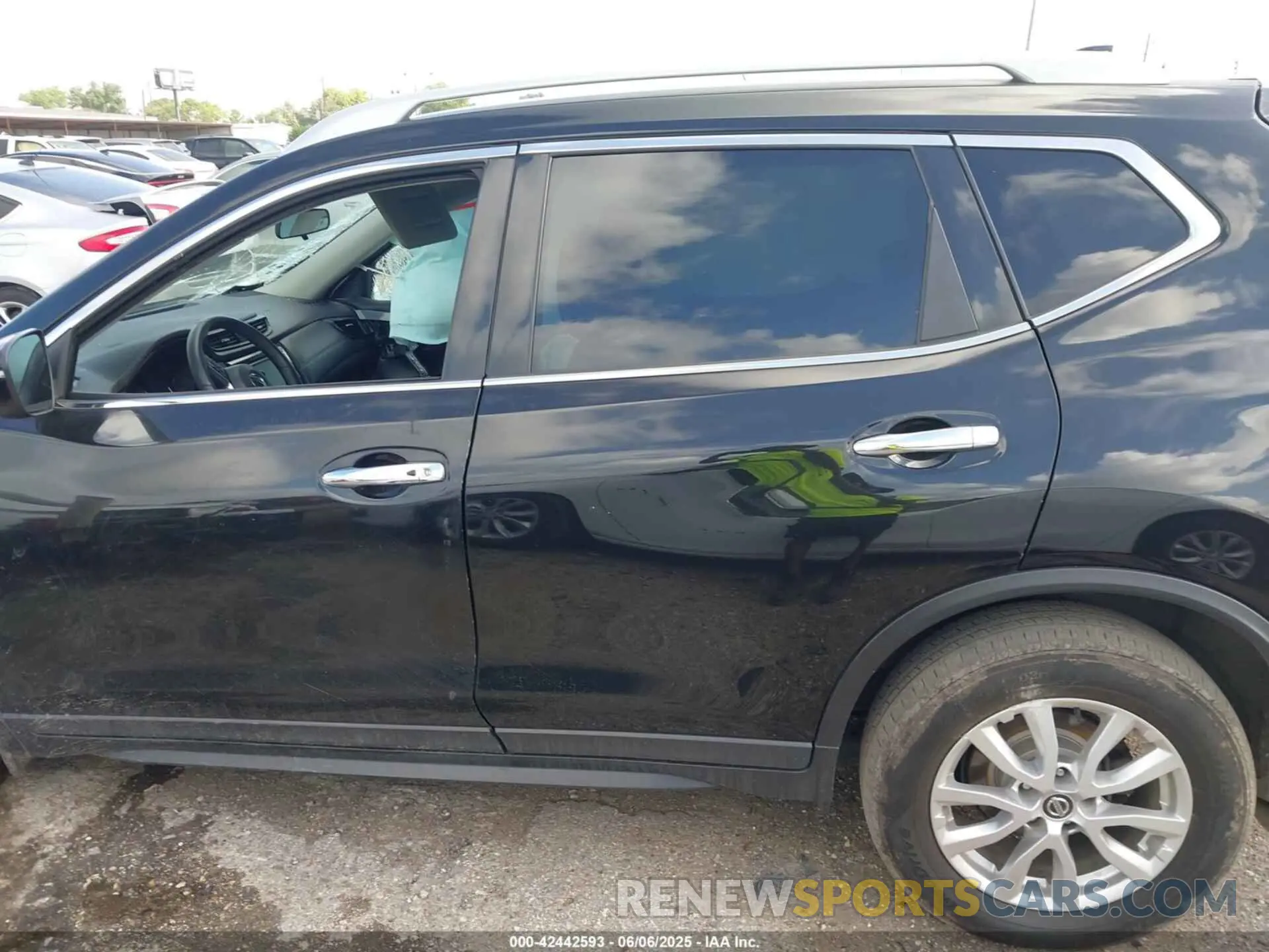 13 Photograph of a damaged car 5N1AT2MV8KC729955 NISSAN ROGUE 2019