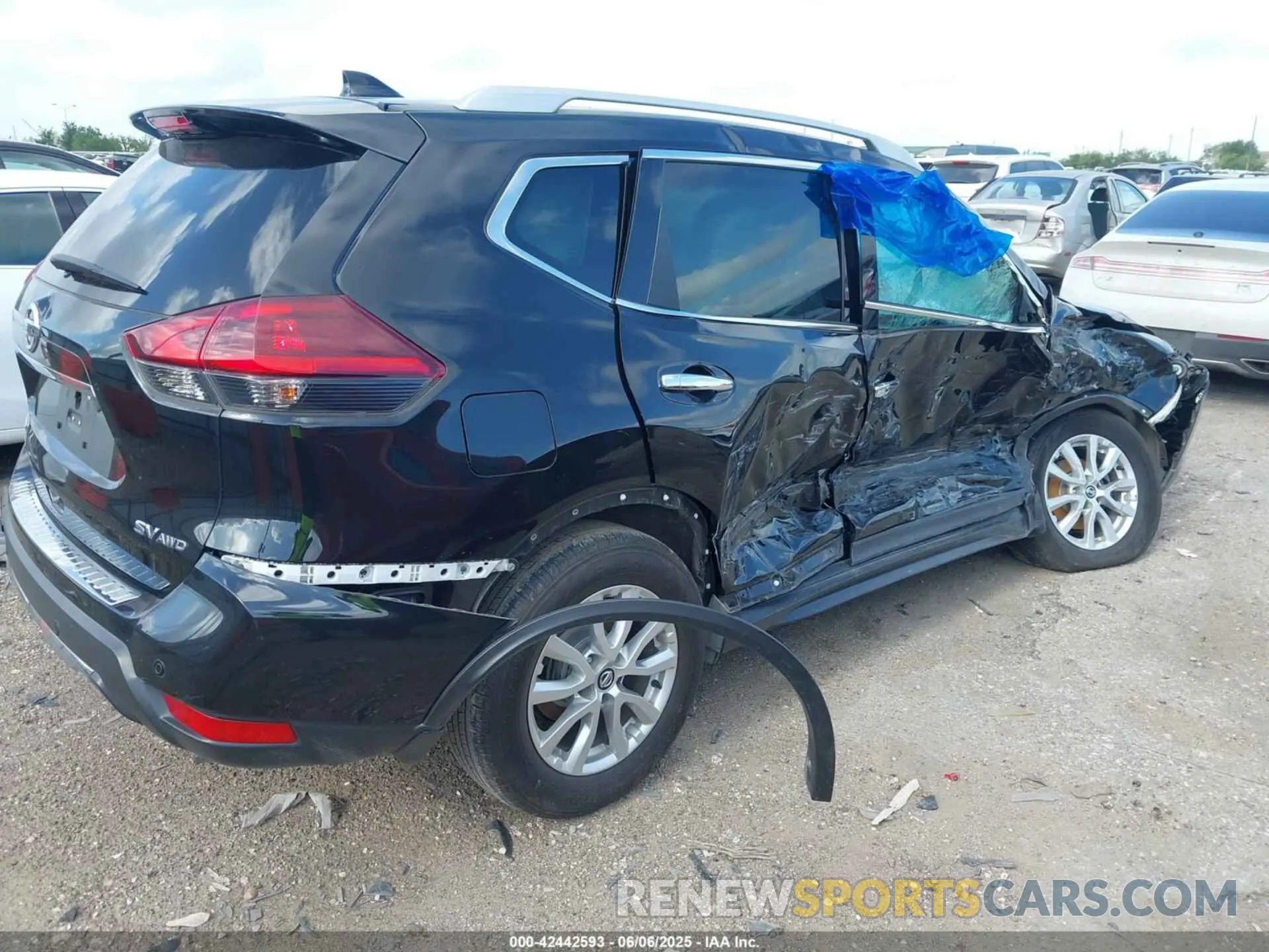 4 Photograph of a damaged car 5N1AT2MV8KC729955 NISSAN ROGUE 2019