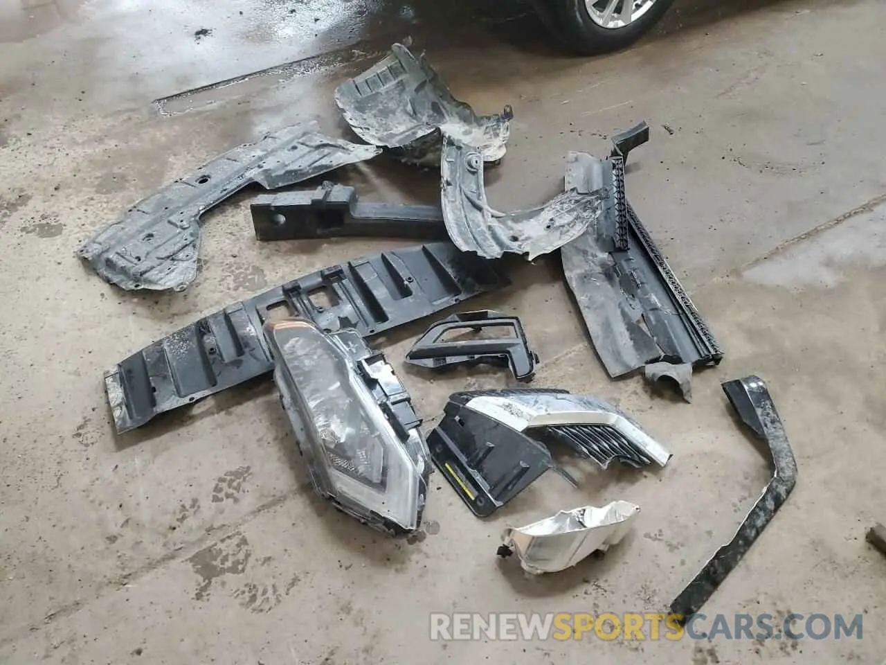 13 Photograph of a damaged car 5N1AT2MV8KC738798 NISSAN ROGUE 2019