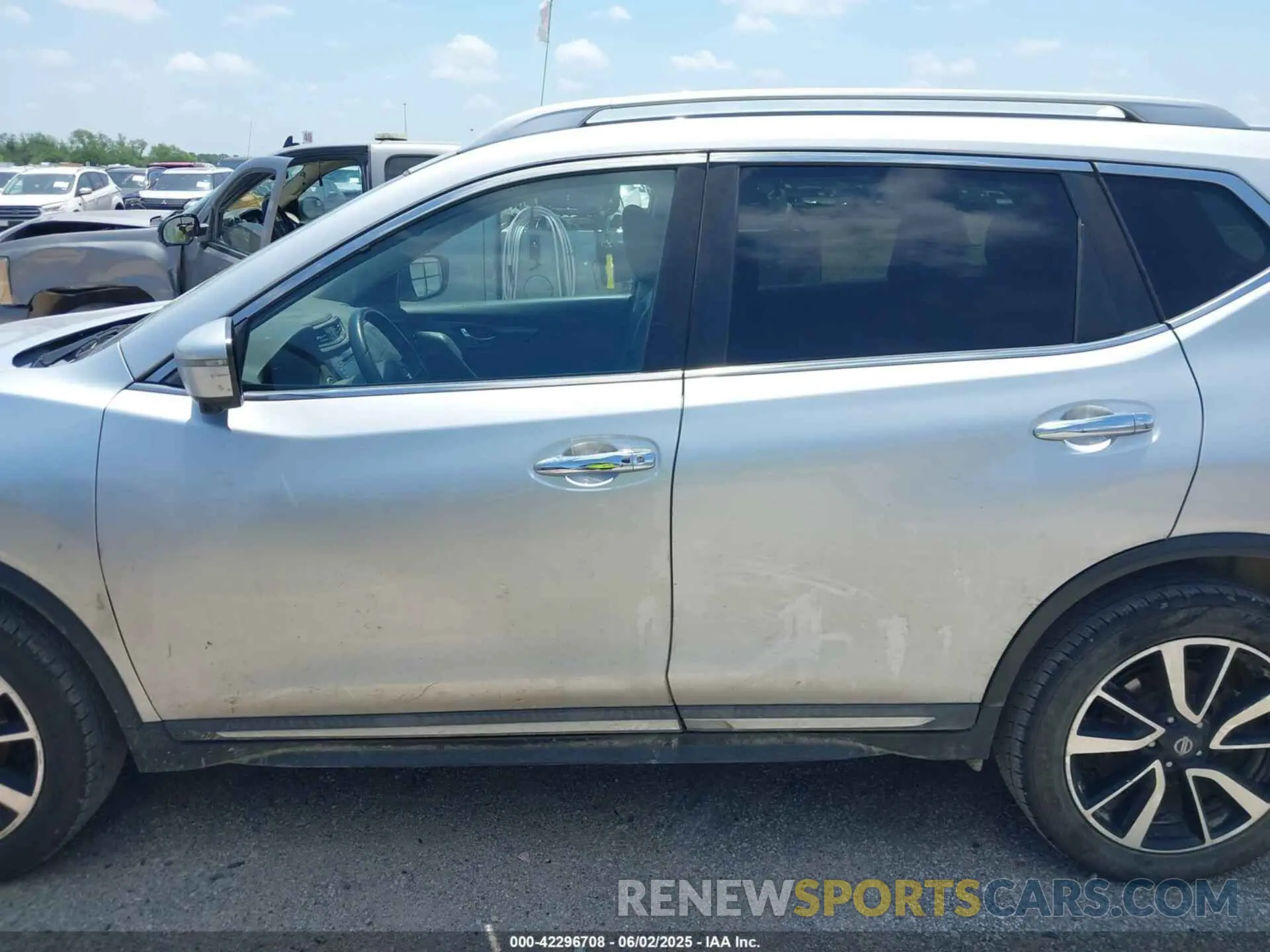14 Photograph of a damaged car 5N1AT2MV8KC744665 NISSAN ROGUE 2019