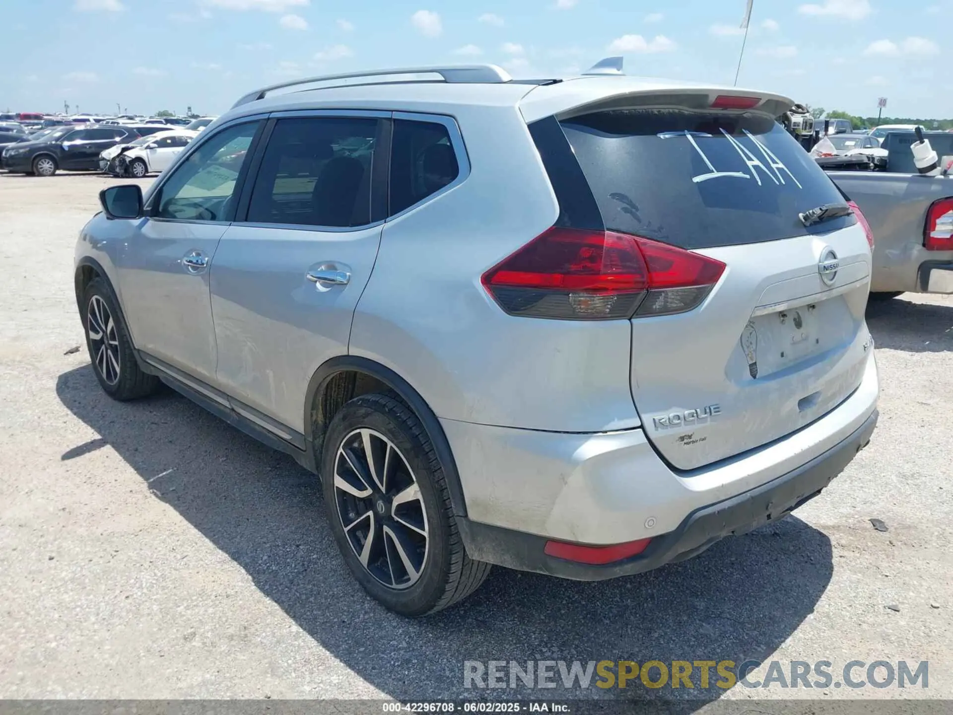 3 Photograph of a damaged car 5N1AT2MV8KC744665 NISSAN ROGUE 2019