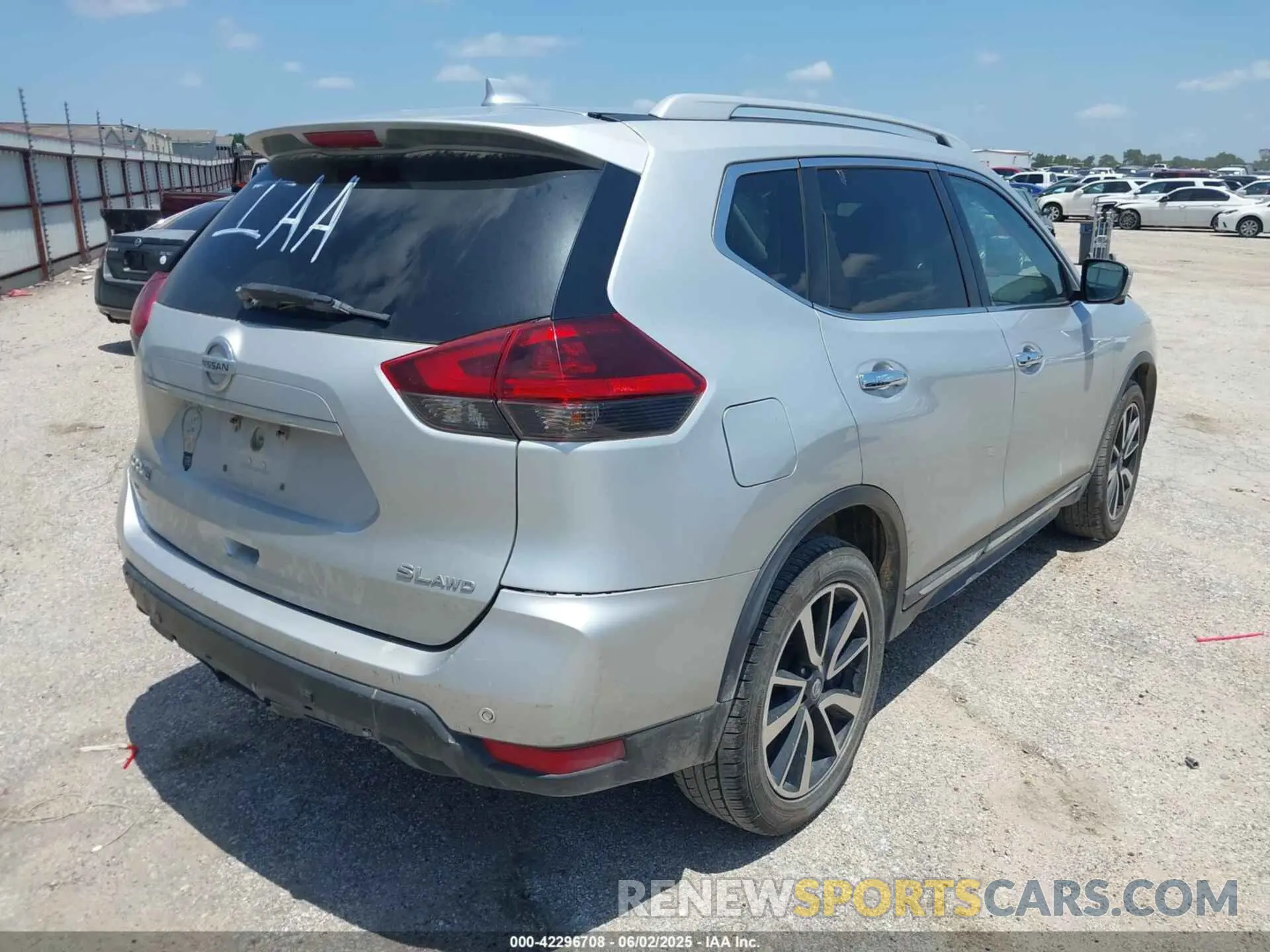 4 Photograph of a damaged car 5N1AT2MV8KC744665 NISSAN ROGUE 2019