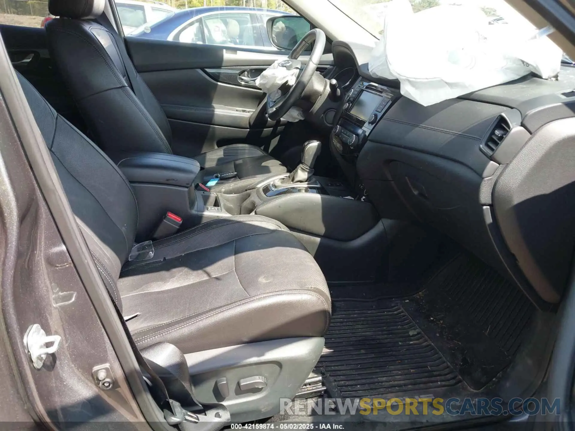 5 Photograph of a damaged car 5N1AT2MV8KC748666 NISSAN ROGUE 2019
