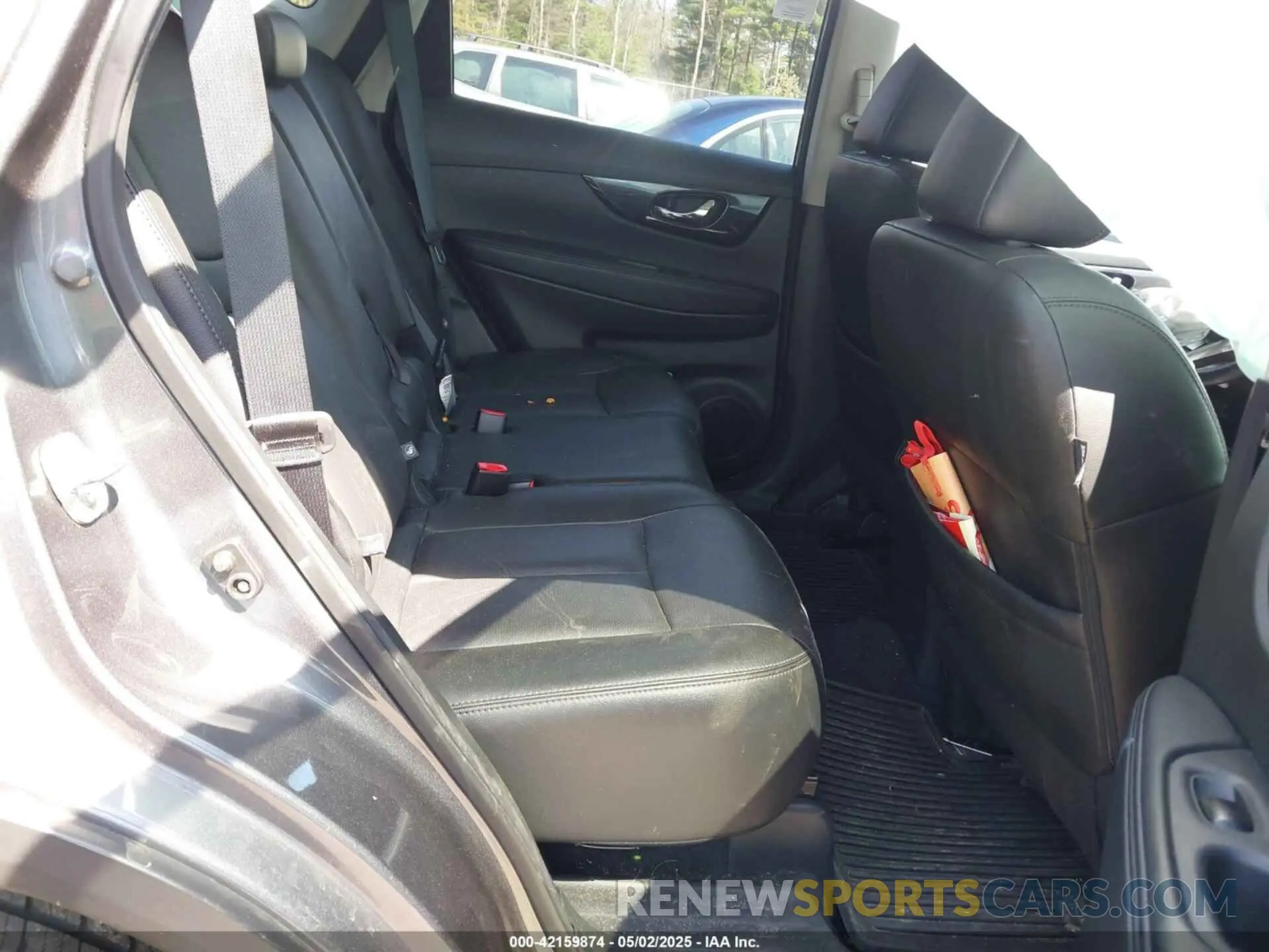 8 Photograph of a damaged car 5N1AT2MV8KC748666 NISSAN ROGUE 2019