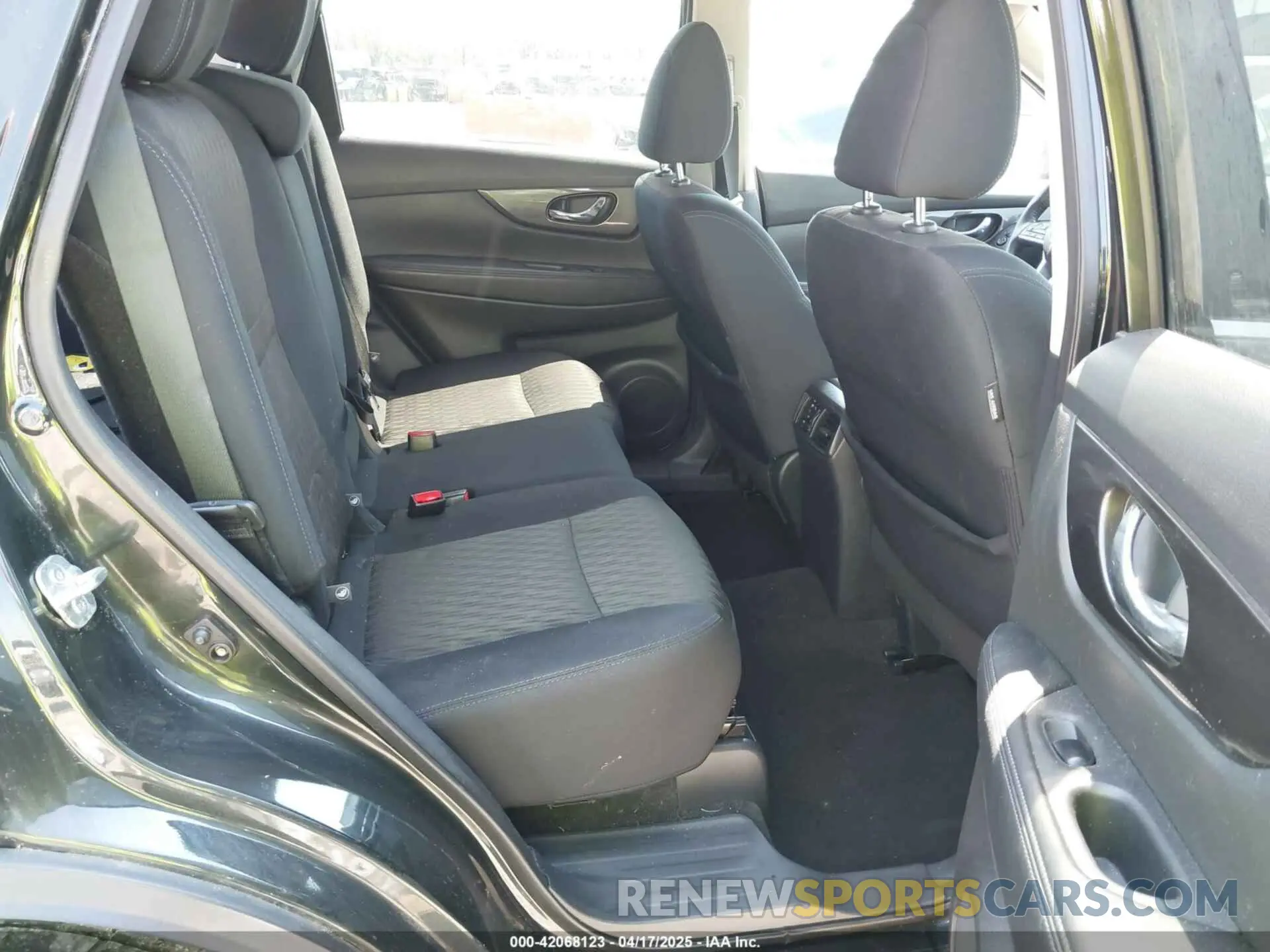 8 Photograph of a damaged car 5N1AT2MV9KC757926 NISSAN ROGUE 2019