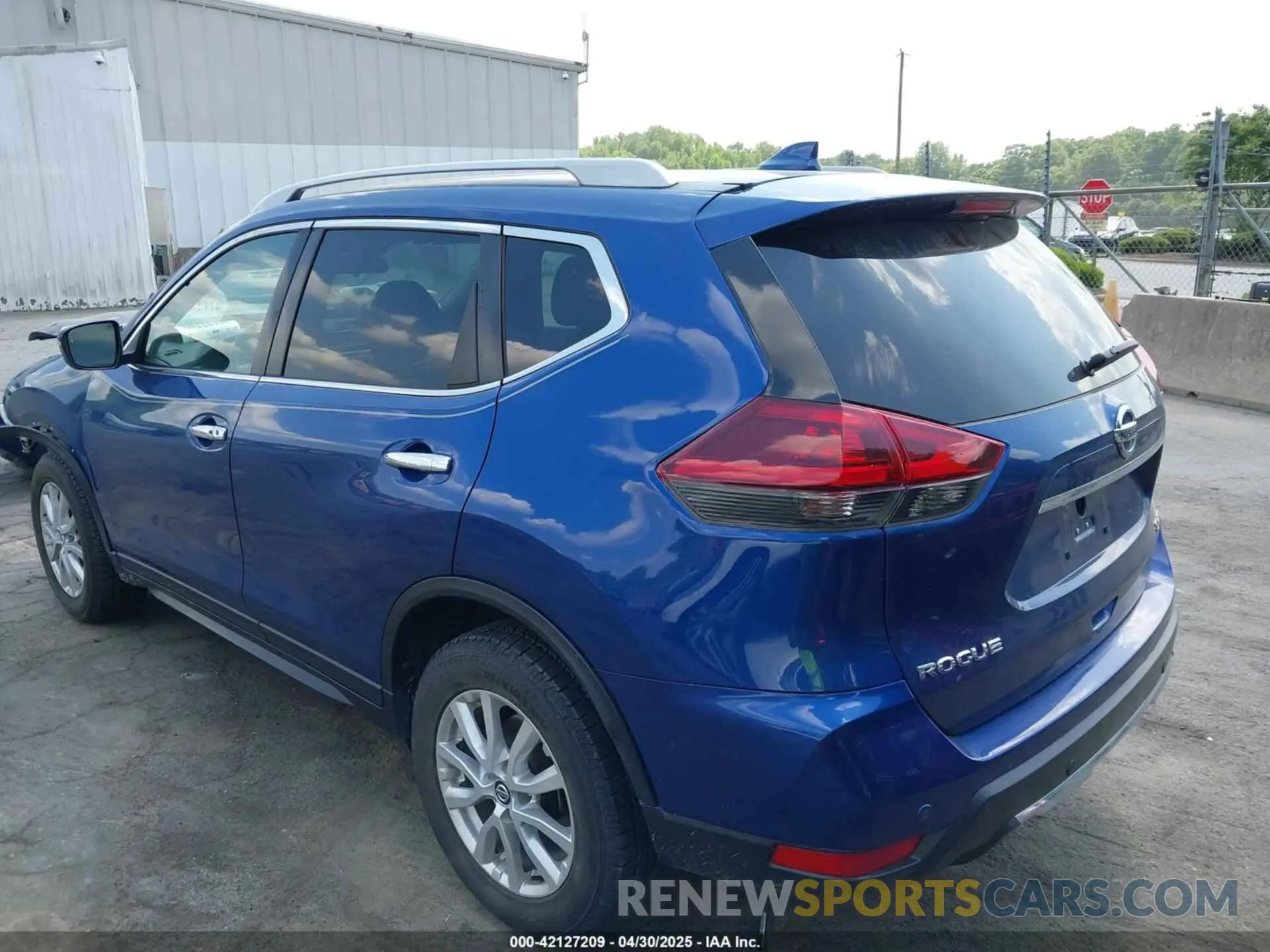 3 Photograph of a damaged car 5N1AT2MV9KC766996 NISSAN ROGUE 2019
