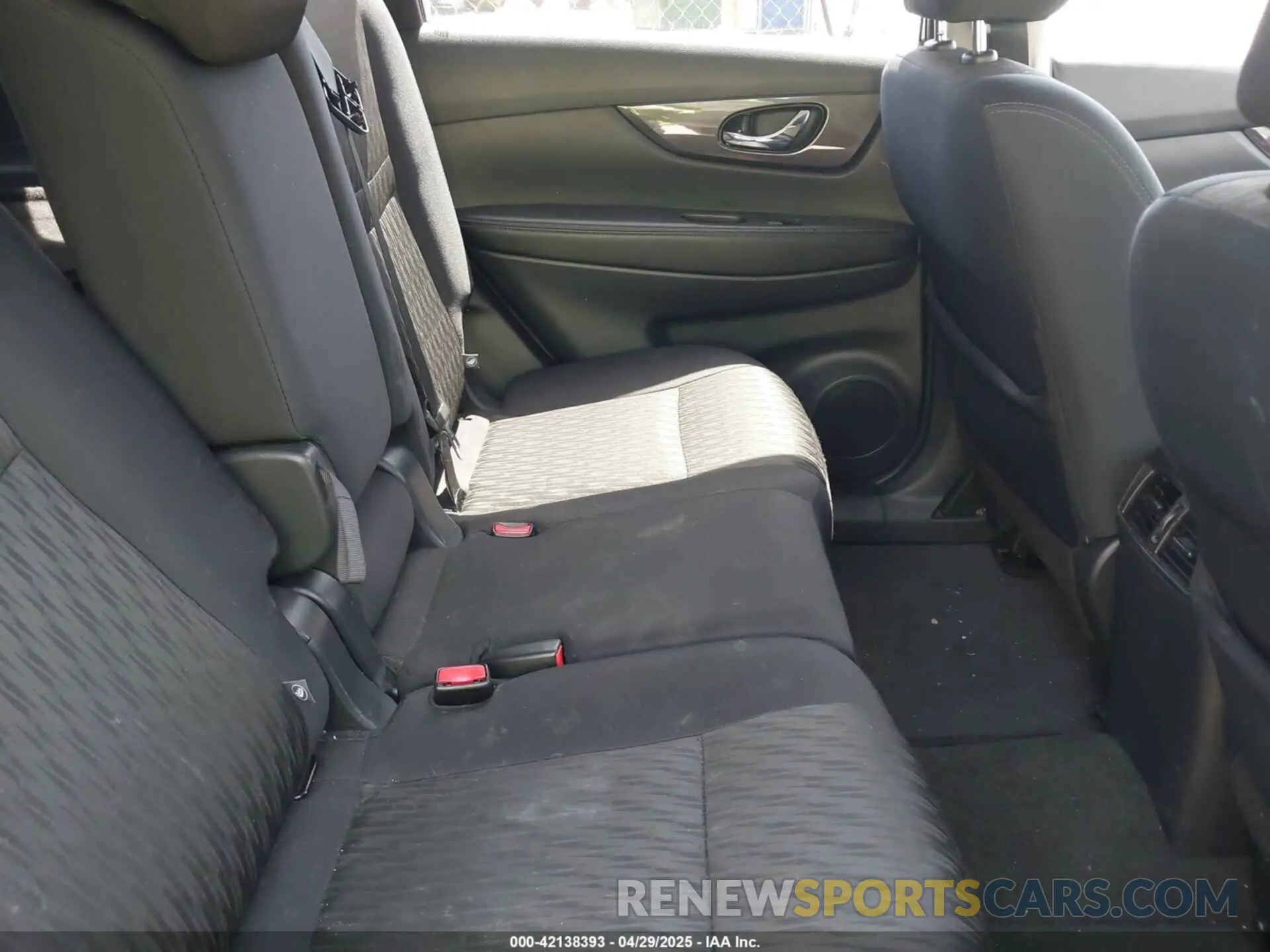 8 Photograph of a damaged car 5N1AT2MV9KC770000 NISSAN ROGUE 2019