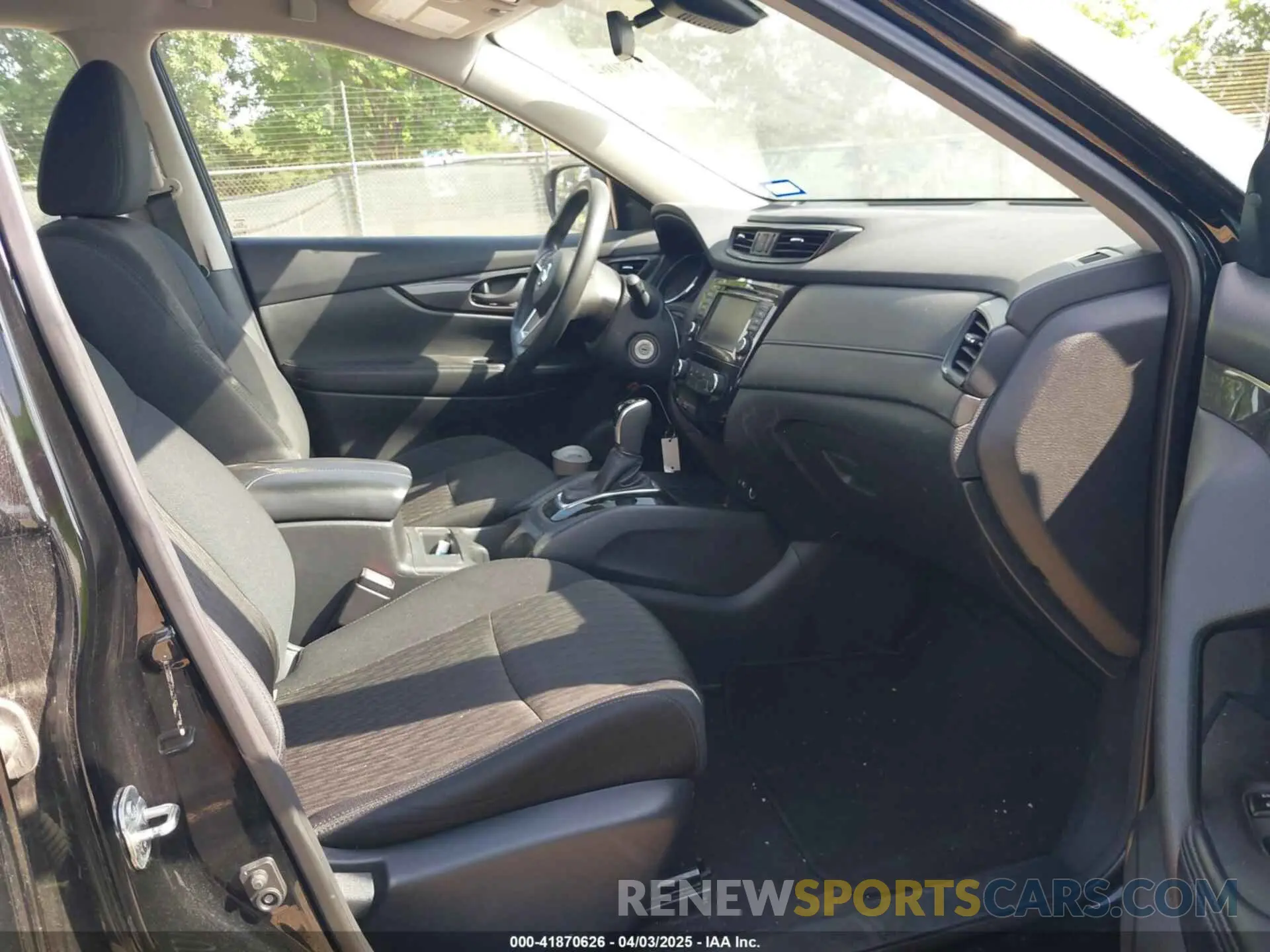 5 Photograph of a damaged car 5N1AT2MV9KC804968 NISSAN ROGUE 2019