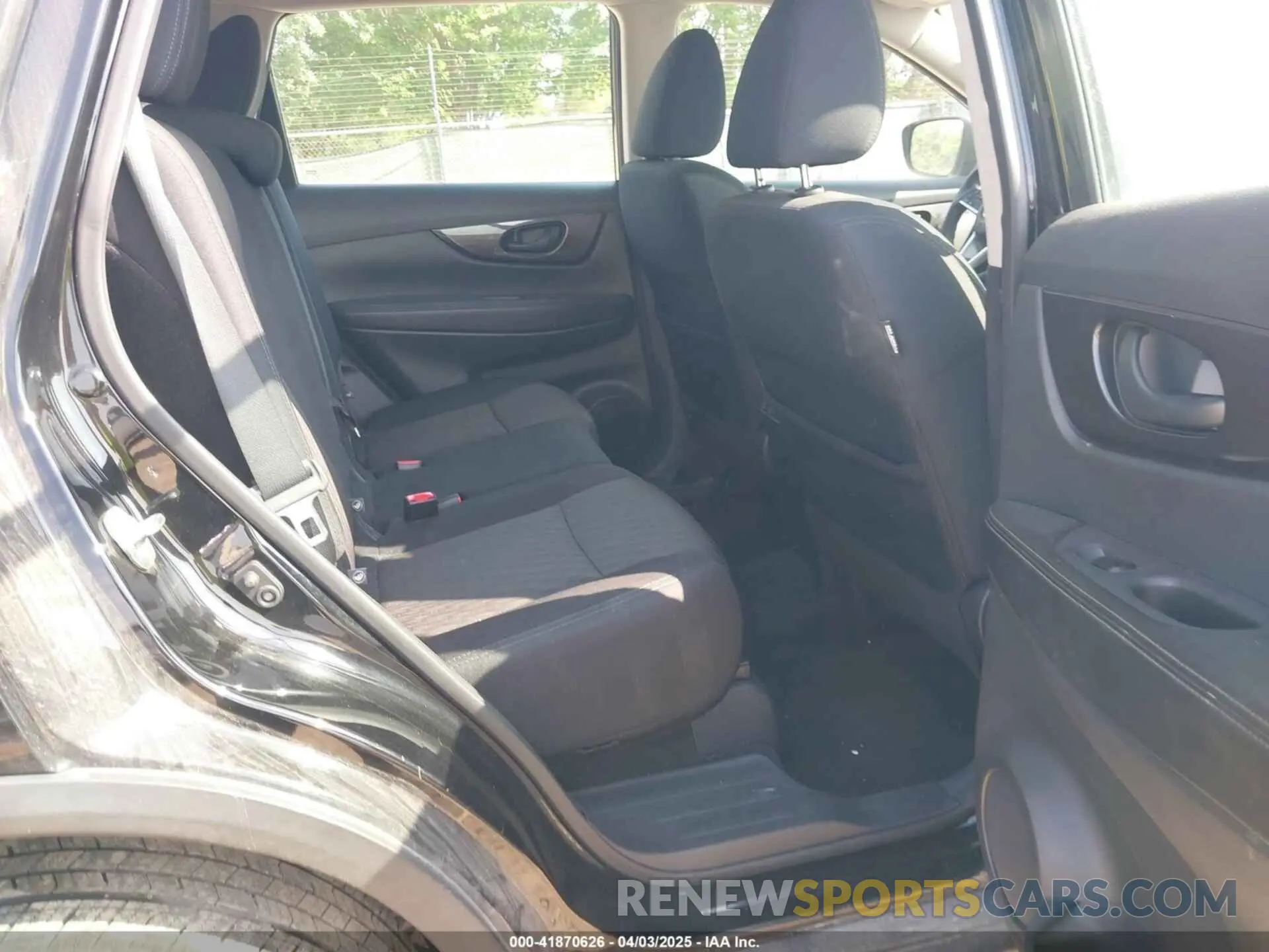 8 Photograph of a damaged car 5N1AT2MV9KC804968 NISSAN ROGUE 2019