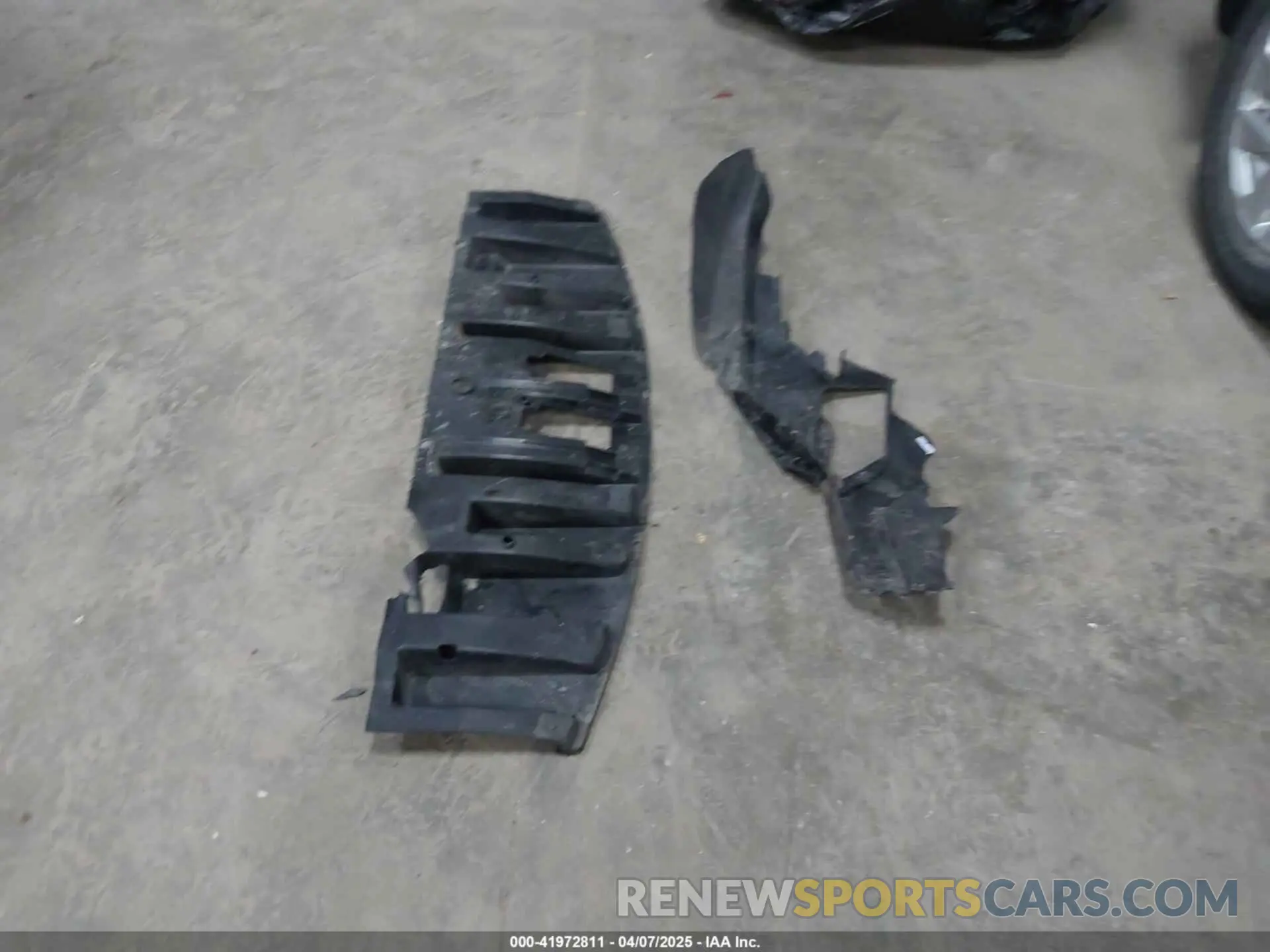 12 Photograph of a damaged car 5N1AT2MV9KC830583 NISSAN ROGUE 2019