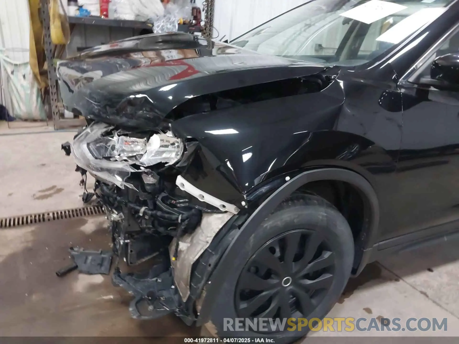 18 Photograph of a damaged car 5N1AT2MV9KC830583 NISSAN ROGUE 2019