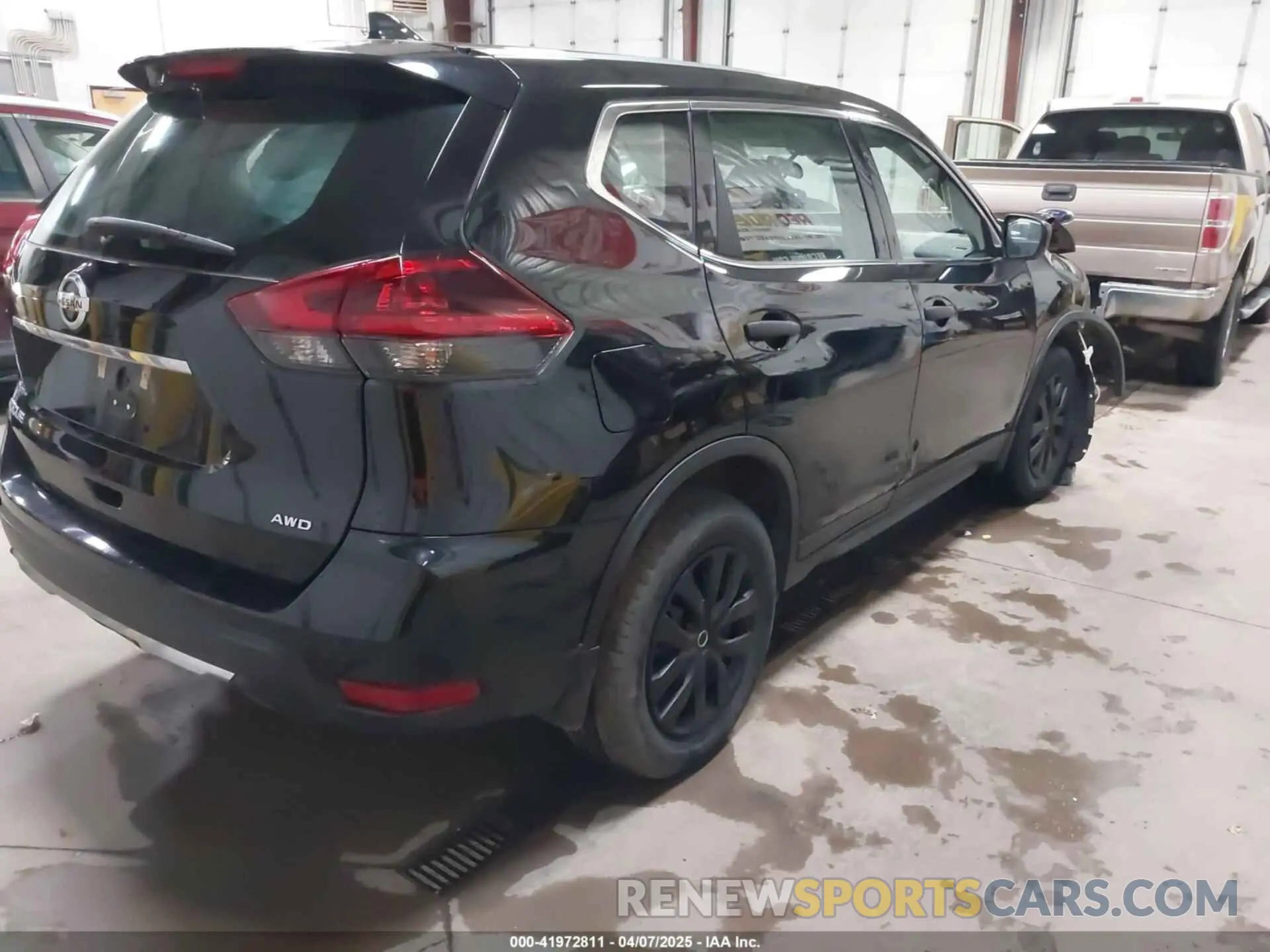 4 Photograph of a damaged car 5N1AT2MV9KC830583 NISSAN ROGUE 2019