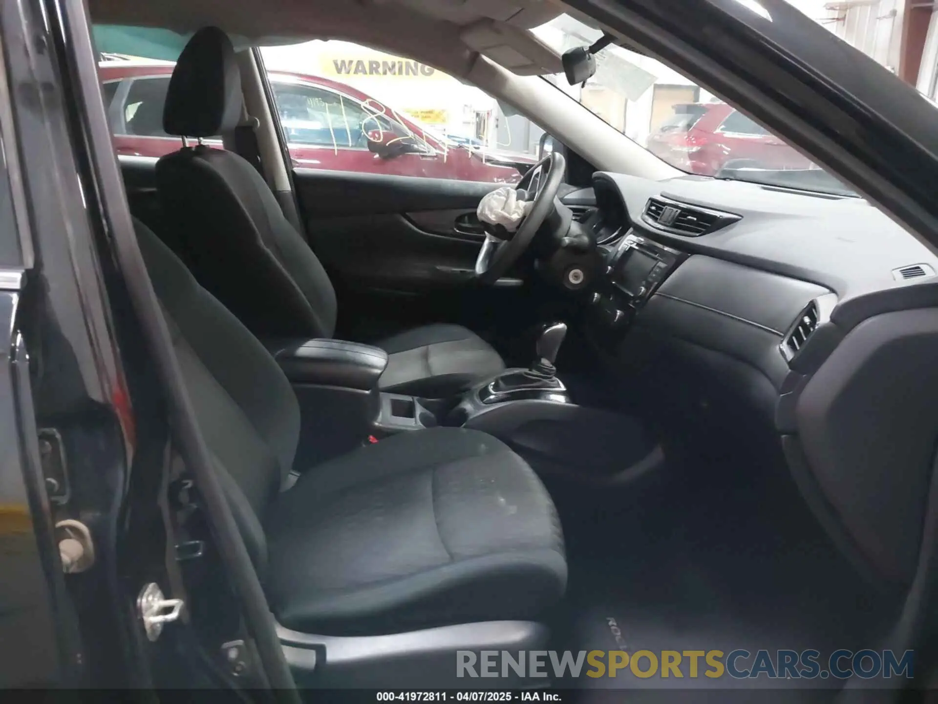 5 Photograph of a damaged car 5N1AT2MV9KC830583 NISSAN ROGUE 2019