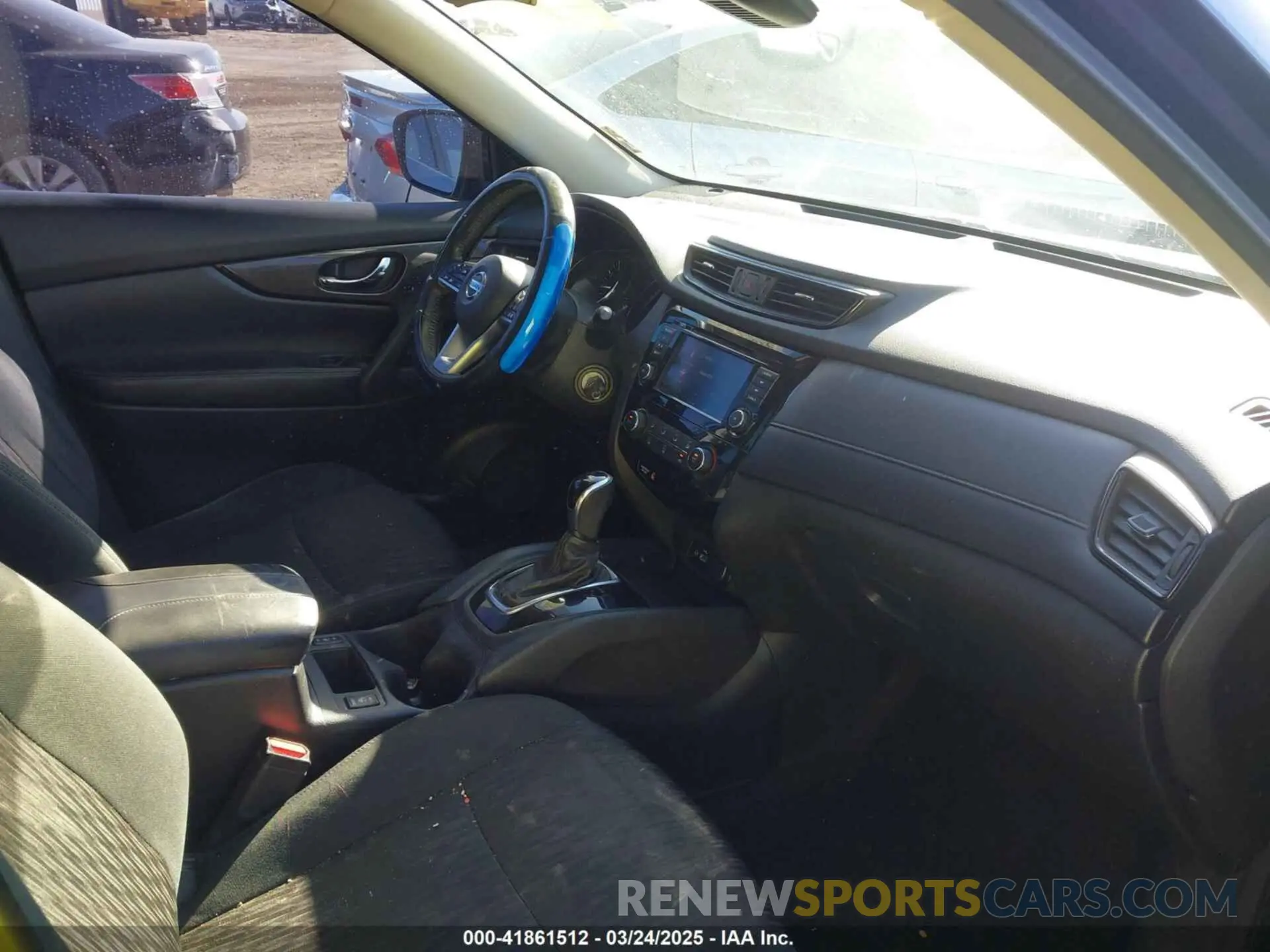 5 Photograph of a damaged car 5N1AT2MV9KC841437 NISSAN ROGUE 2019