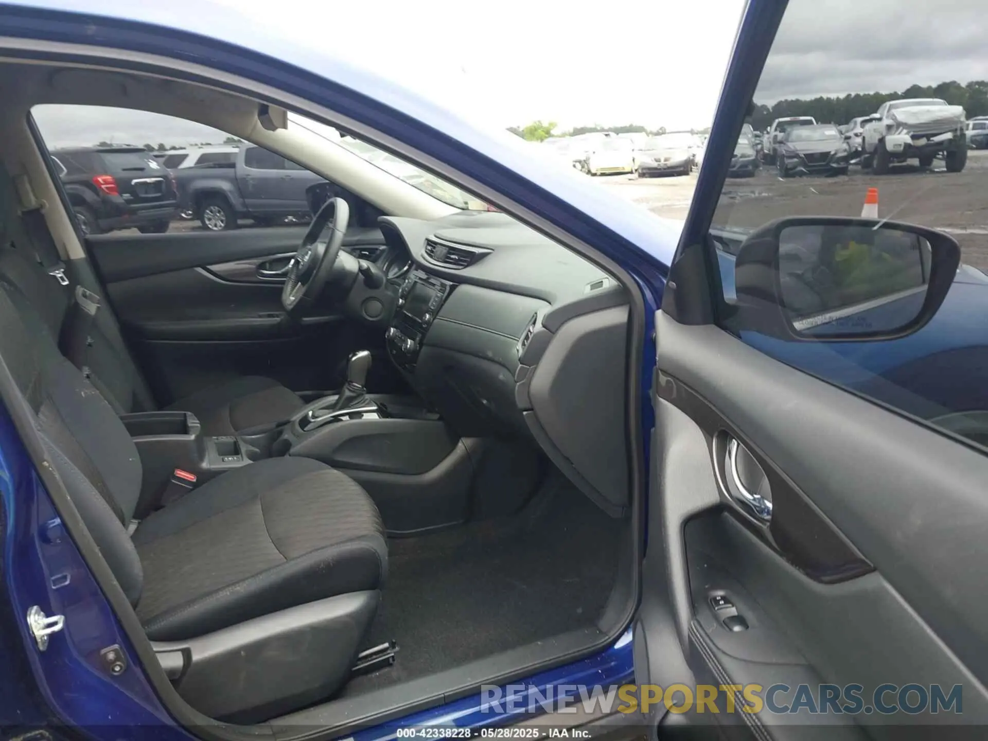 5 Photograph of a damaged car 5N1AT2MVXKC771916 NISSAN ROGUE 2019