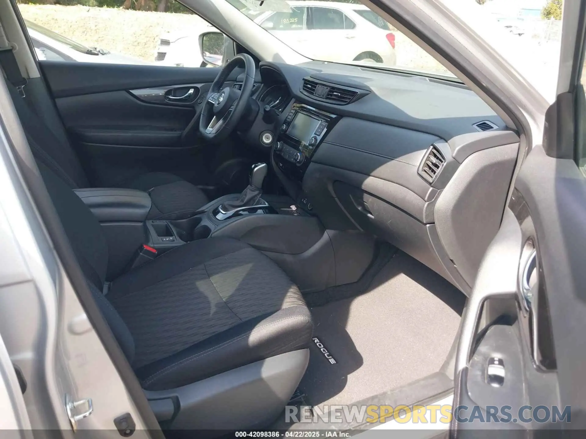 5 Photograph of a damaged car 5N1AT2MVXKC799022 NISSAN ROGUE 2019