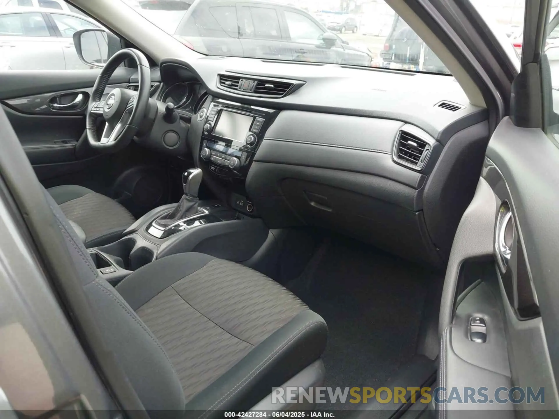 5 Photograph of a damaged car 5N1AT2MVXKC815056 NISSAN ROGUE 2019
