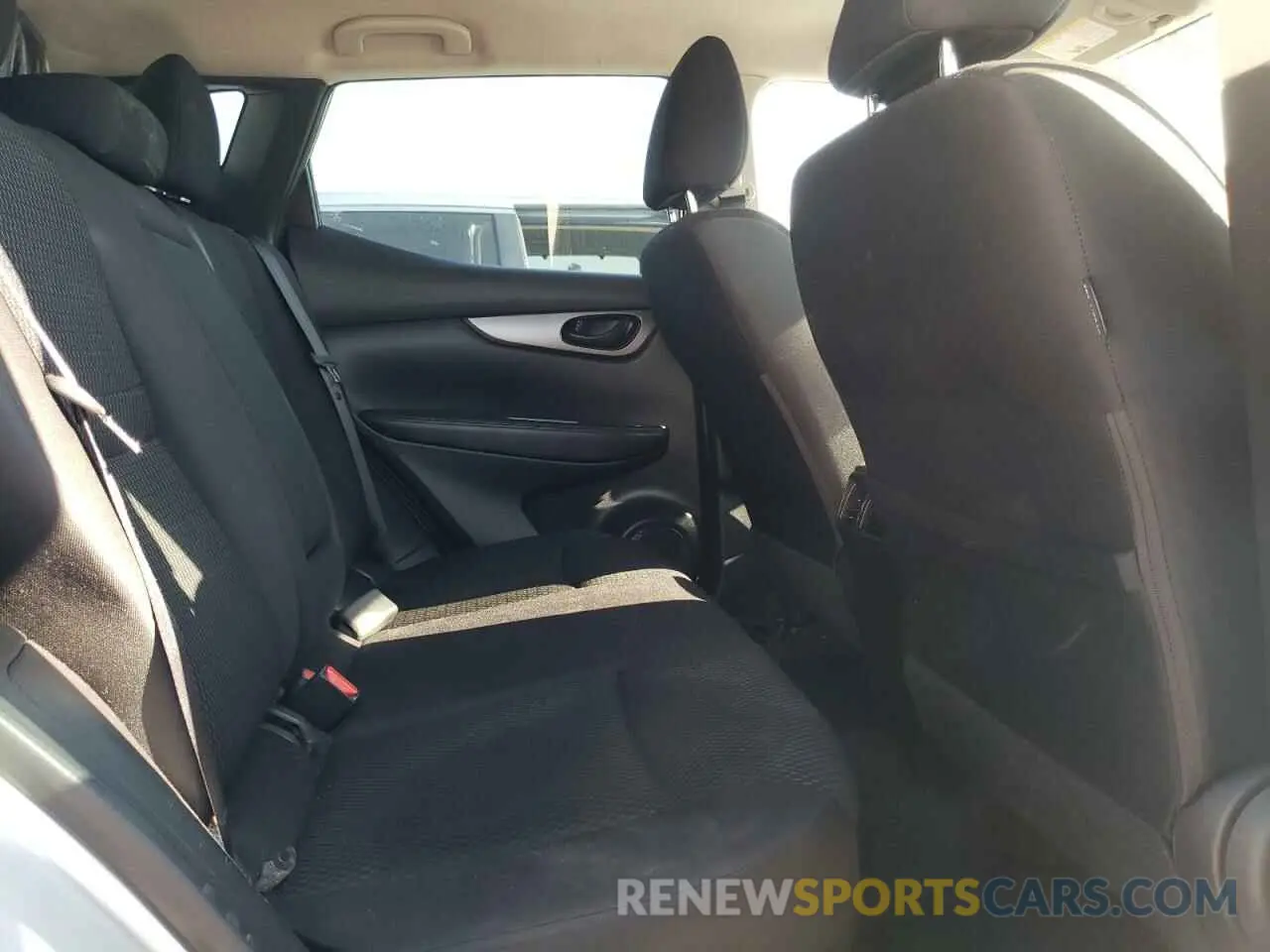 10 Photograph of a damaged car JN1BJ1CP0KW215689 NISSAN ROGUE 2019
