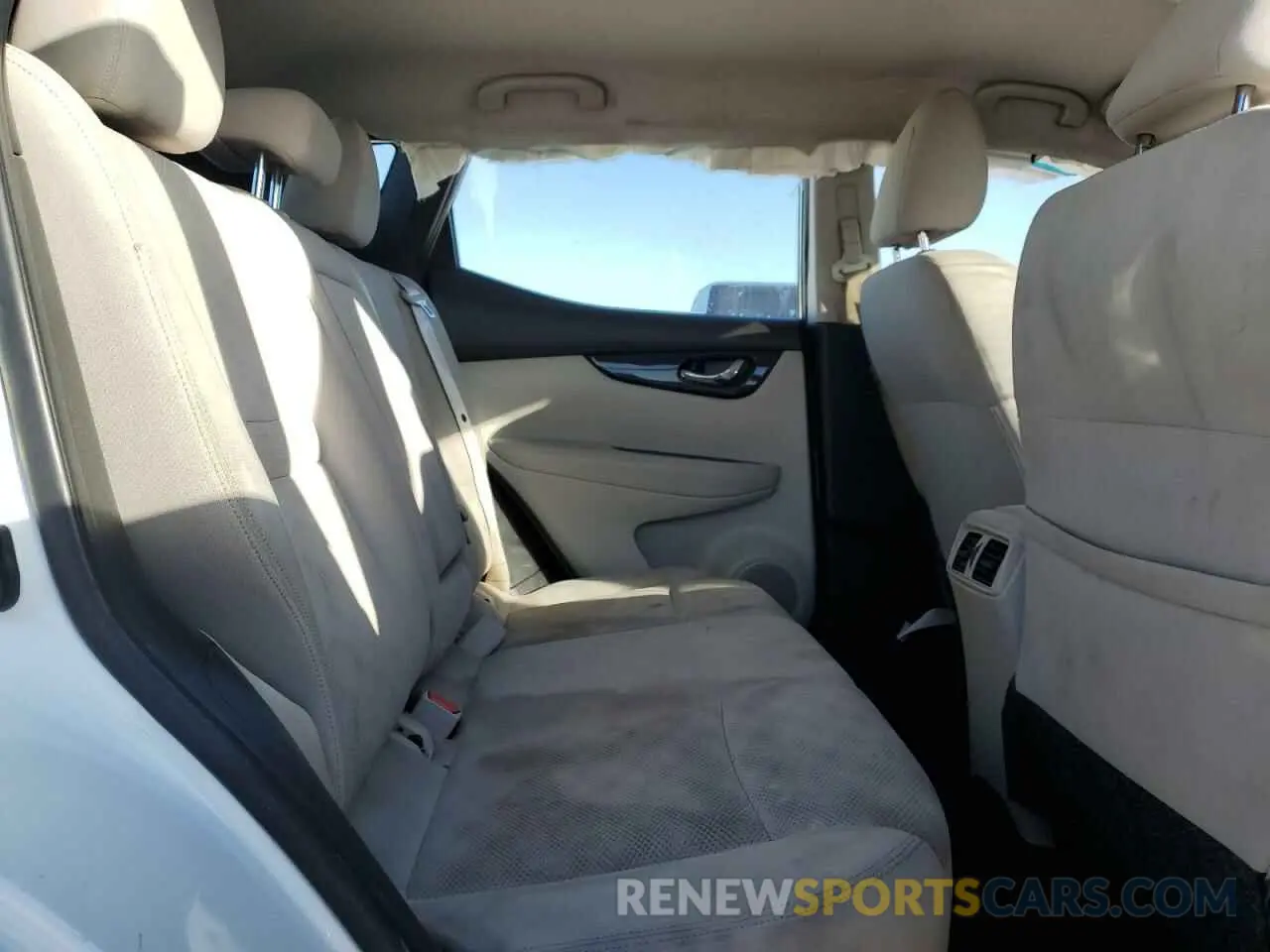 10 Photograph of a damaged car JN1BJ1CP0KW238132 NISSAN ROGUE 2019