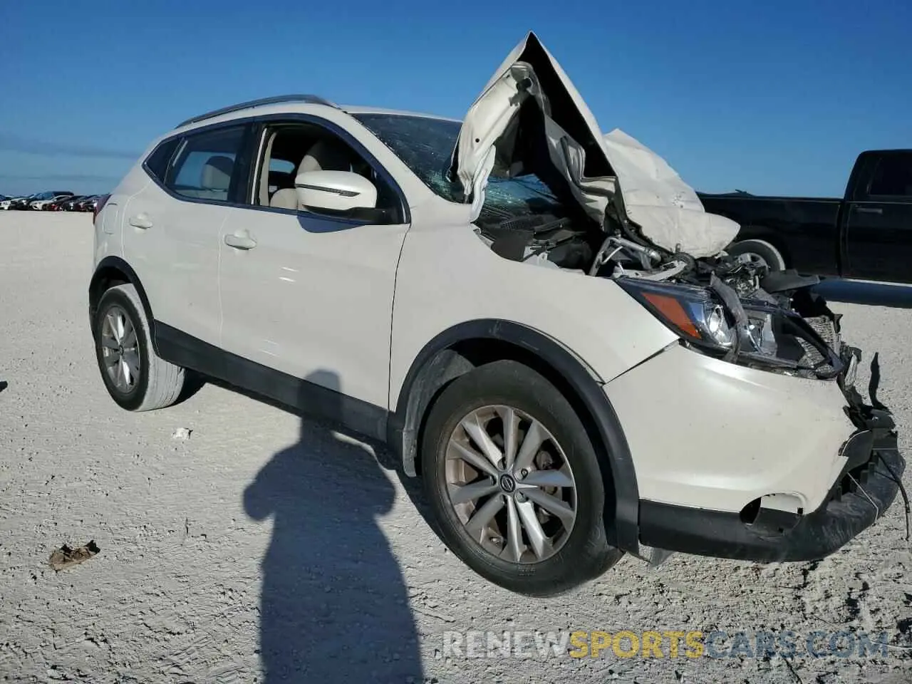 4 Photograph of a damaged car JN1BJ1CP0KW238132 NISSAN ROGUE 2019