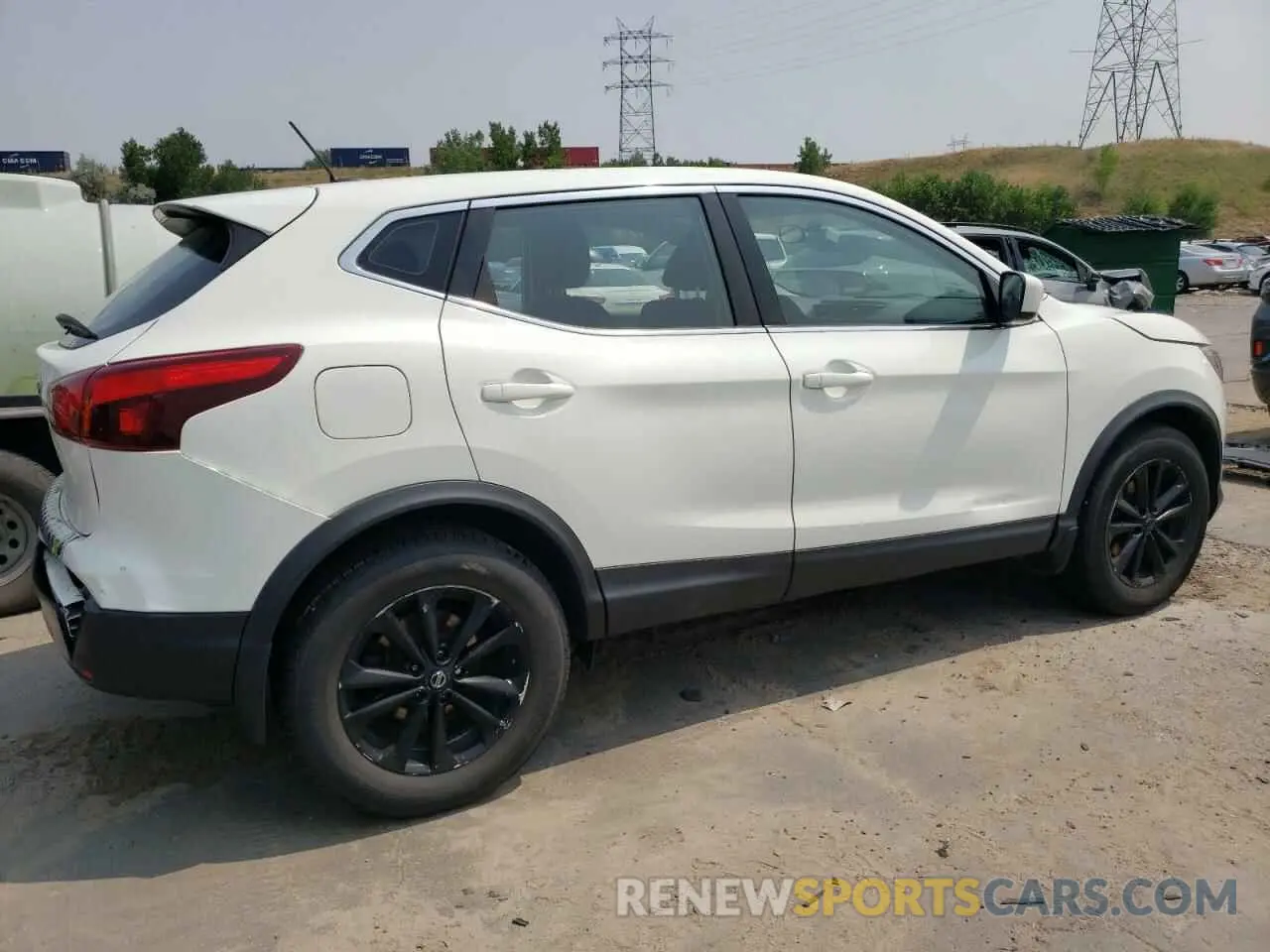 3 Photograph of a damaged car JN1BJ1CP0KW244240 NISSAN ROGUE 2019
