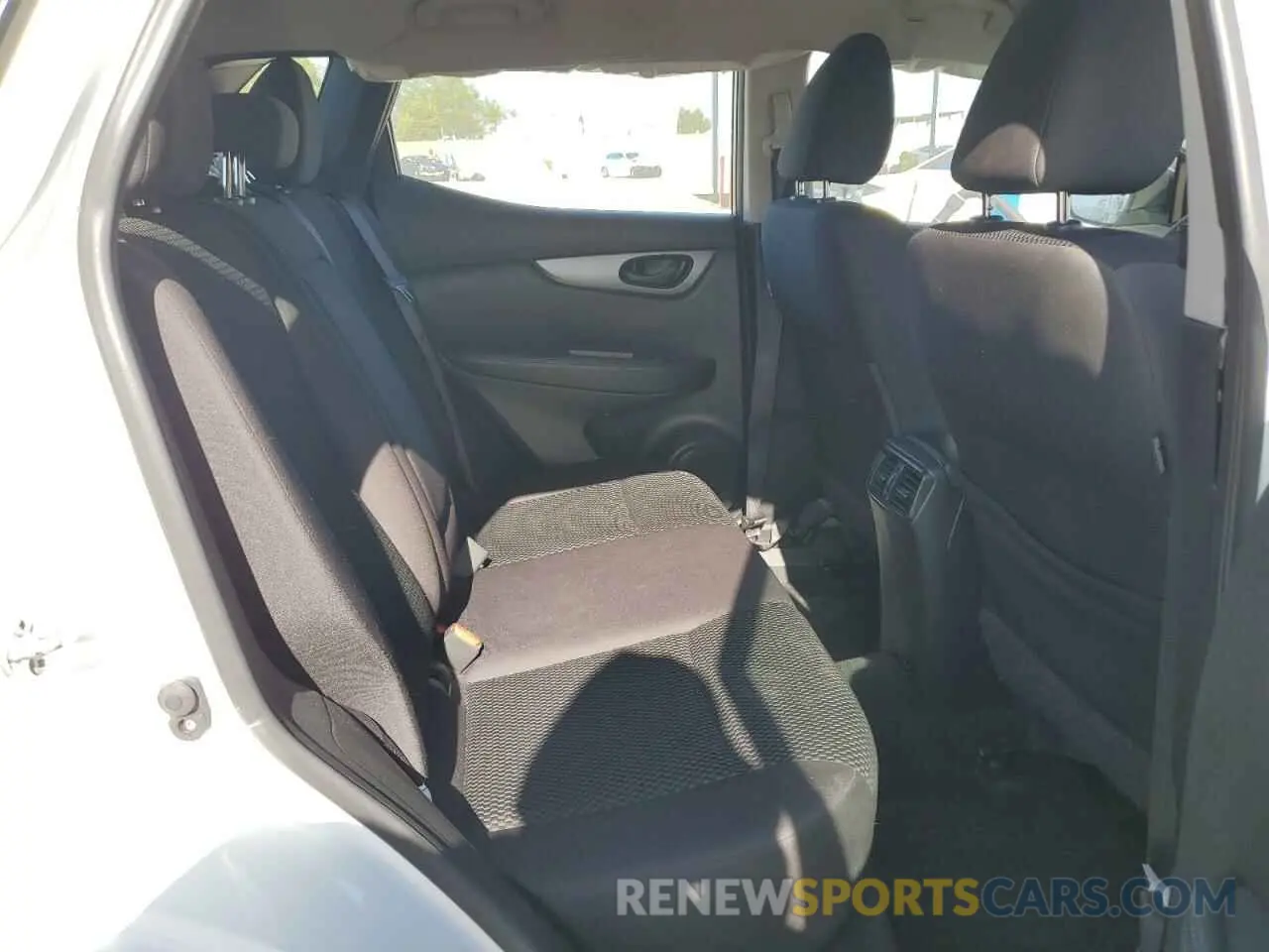 11 Photograph of a damaged car JN1BJ1CP2KW215984 NISSAN ROGUE 2019