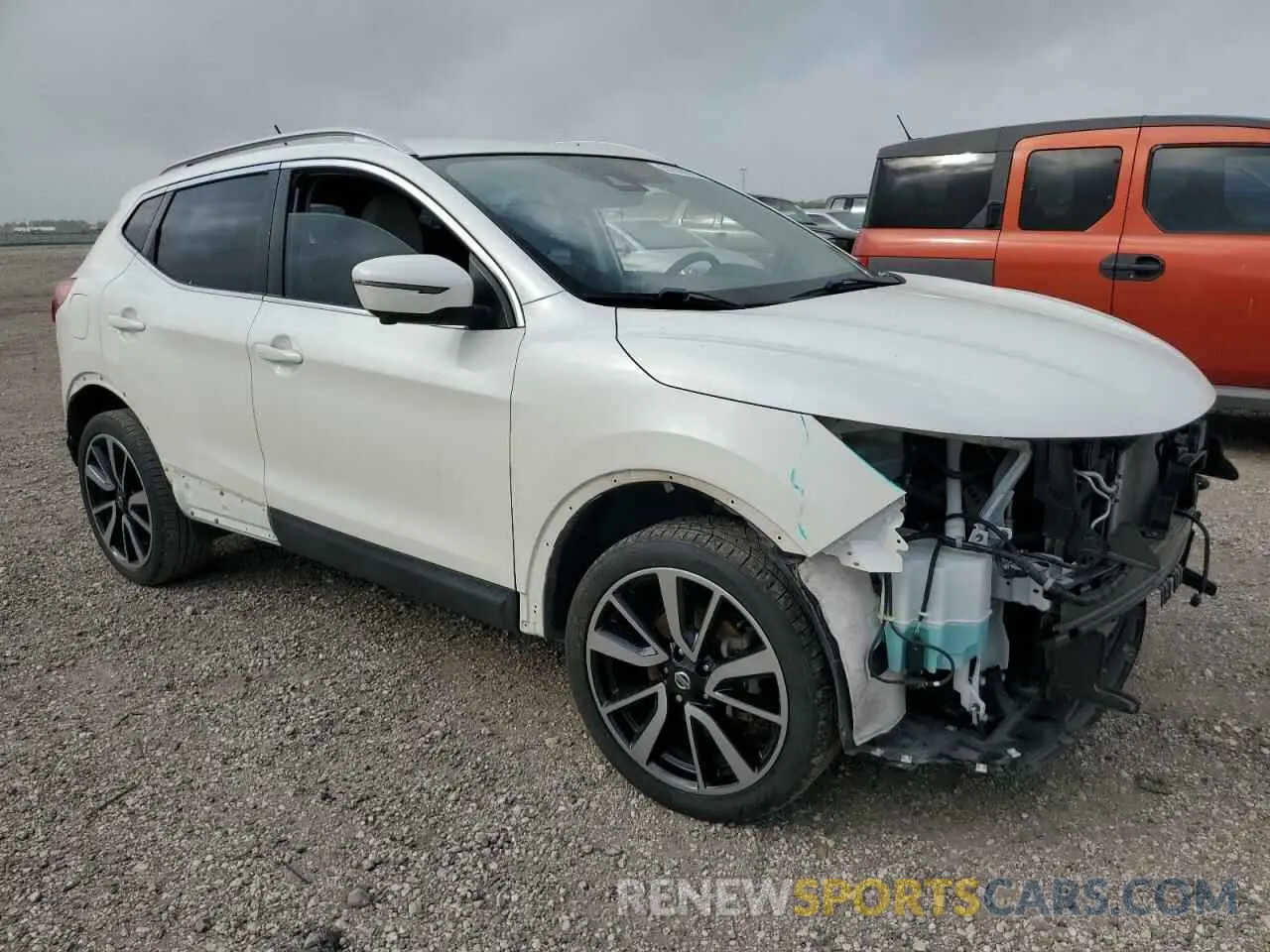 4 Photograph of a damaged car JN1BJ1CP2KW521437 NISSAN ROGUE 2019