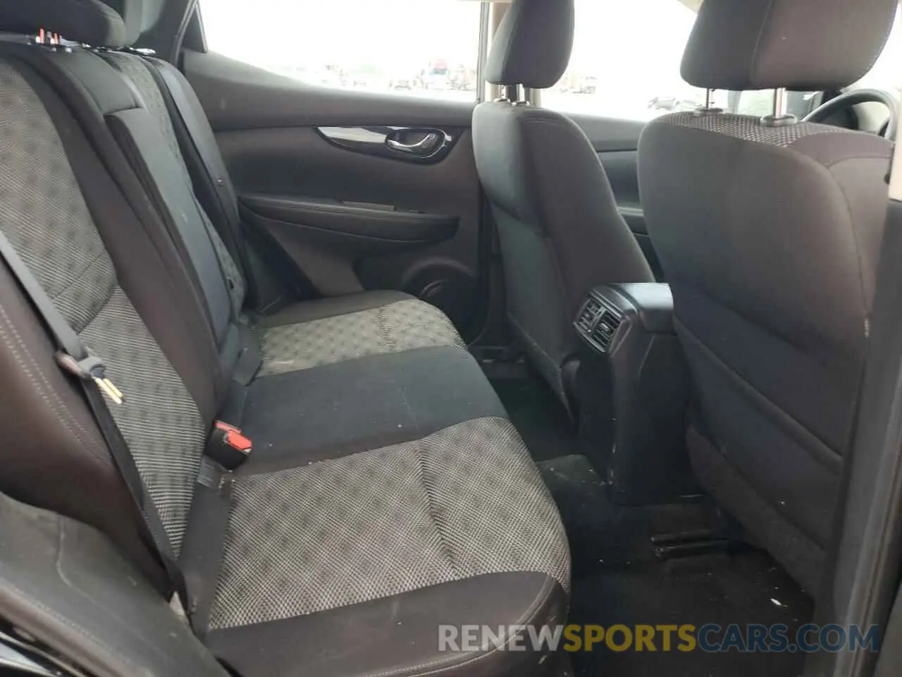 11 Photograph of a damaged car JN1BJ1CP2KW523740 NISSAN ROGUE 2019