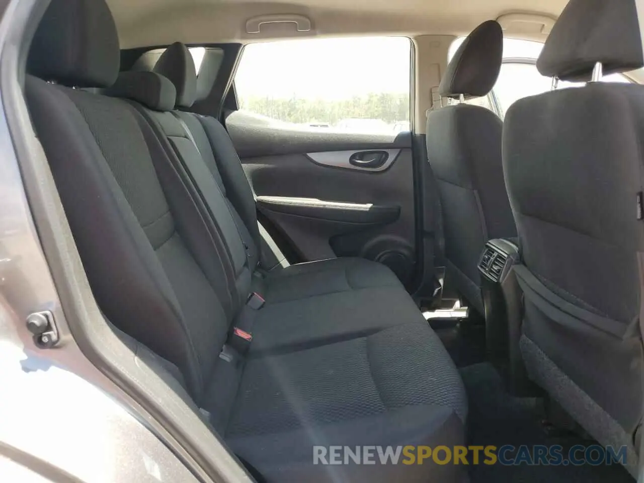 11 Photograph of a damaged car JN1BJ1CP2KW524032 NISSAN ROGUE 2019