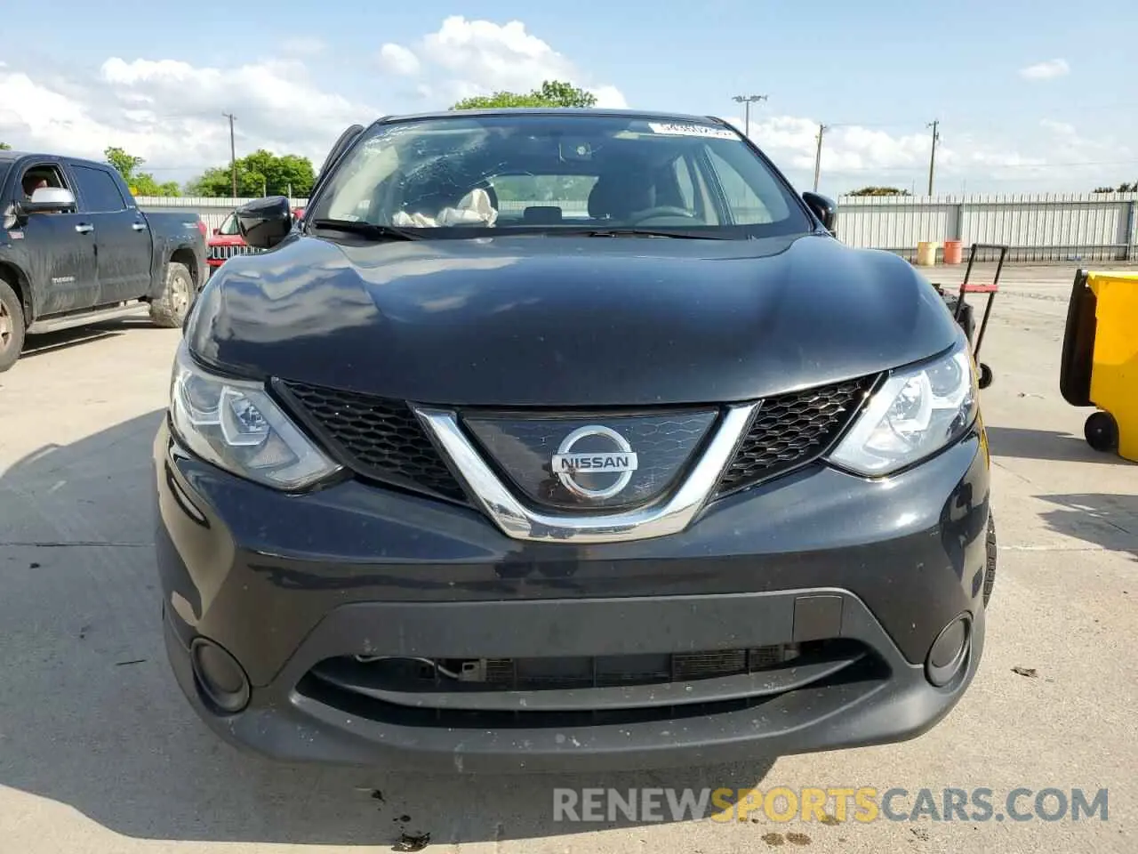 5 Photograph of a damaged car JN1BJ1CP2KW527447 NISSAN ROGUE 2019