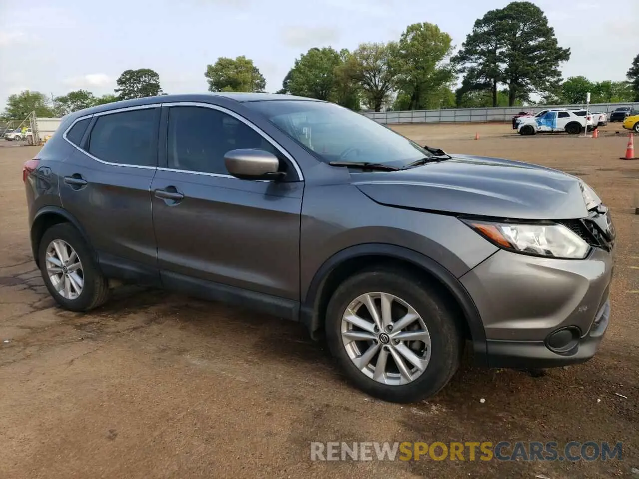 4 Photograph of a damaged car JN1BJ1CP3KW219140 NISSAN ROGUE 2019