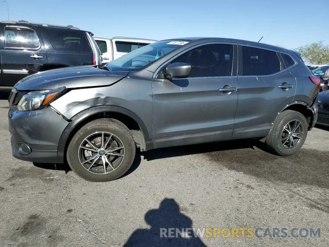 1 Photograph of a damaged car JN1BJ1CP4KW212195 NISSAN ROGUE 2019