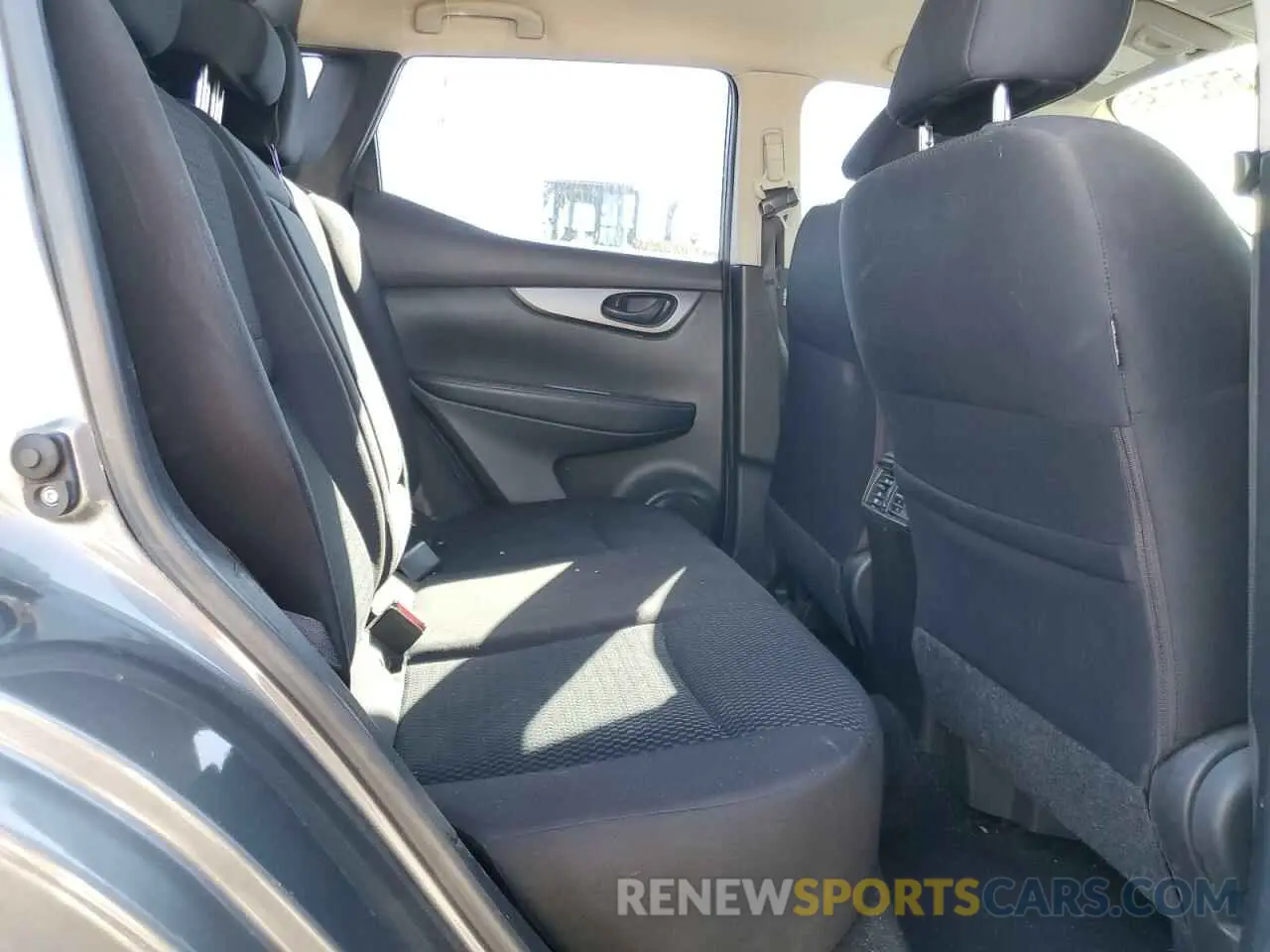11 Photograph of a damaged car JN1BJ1CP4KW212195 NISSAN ROGUE 2019