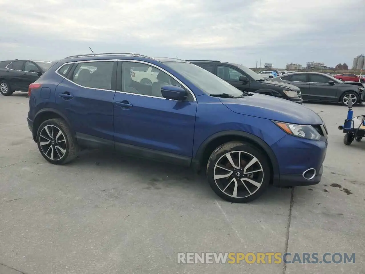 4 Photograph of a damaged car JN1BJ1CP4KW223505 NISSAN ROGUE 2019
