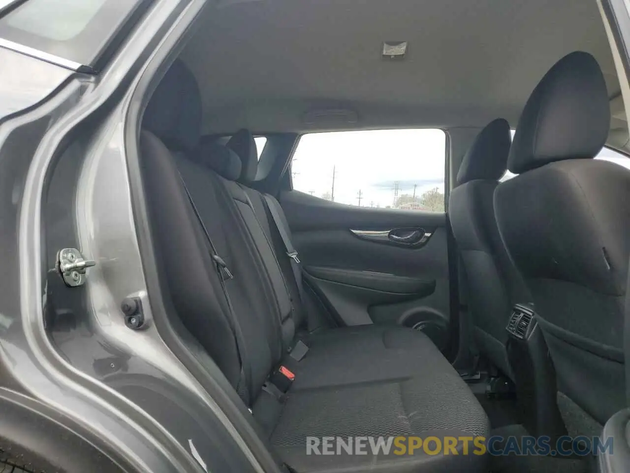 11 Photograph of a damaged car JN1BJ1CP4KW232561 NISSAN ROGUE 2019