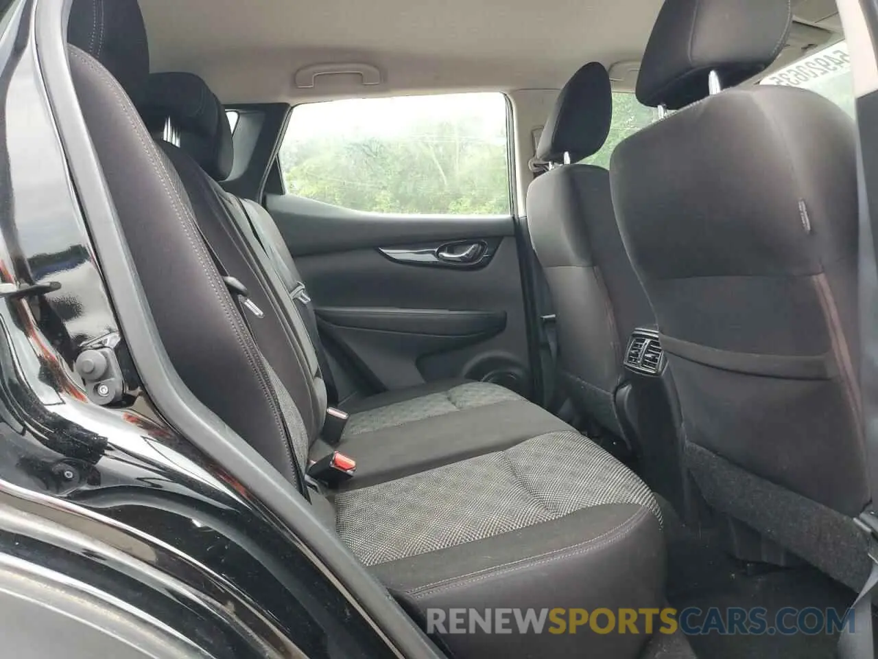 11 Photograph of a damaged car JN1BJ1CP4KW238005 NISSAN ROGUE 2019