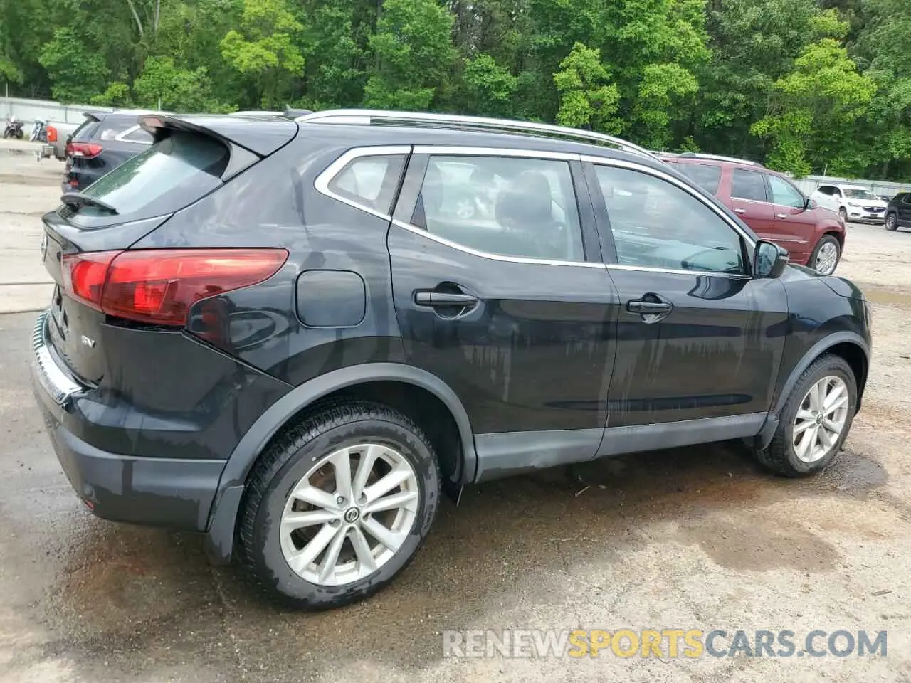 3 Photograph of a damaged car JN1BJ1CP4KW238005 NISSAN ROGUE 2019