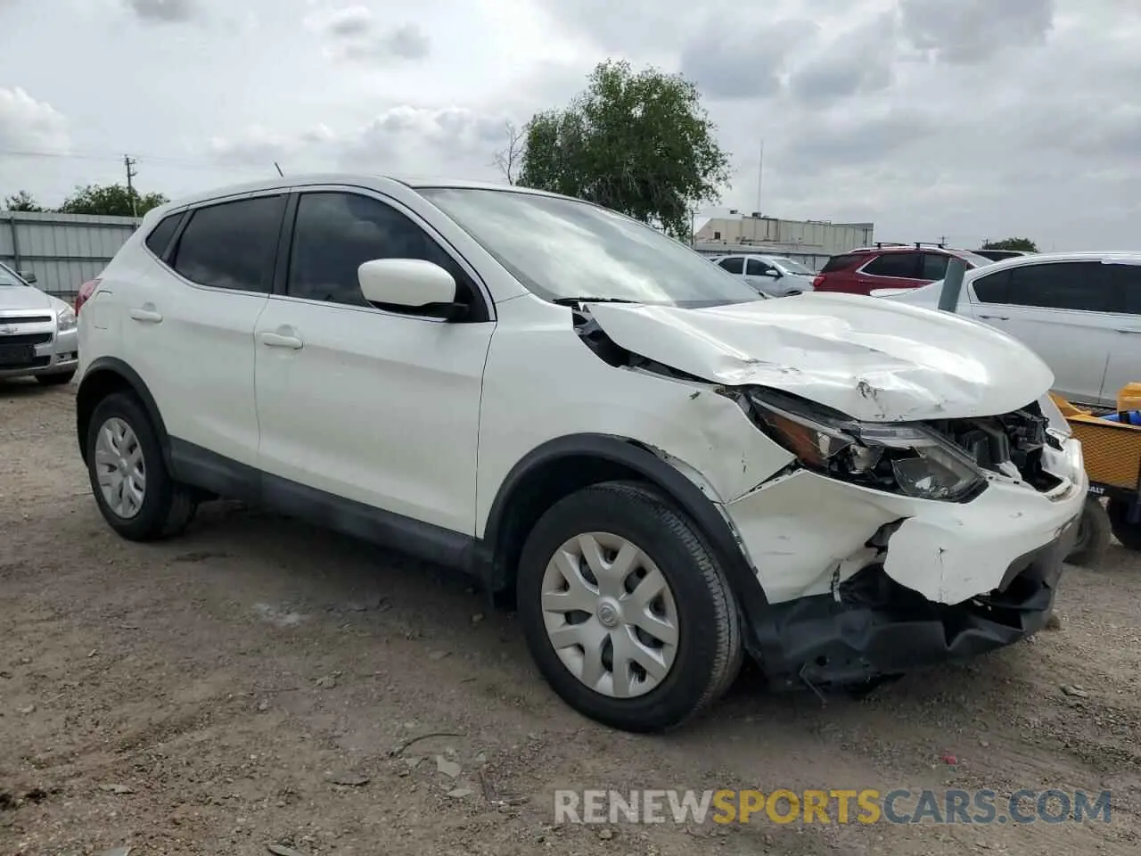 4 Photograph of a damaged car JN1BJ1CP5KW220435 NISSAN ROGUE 2019