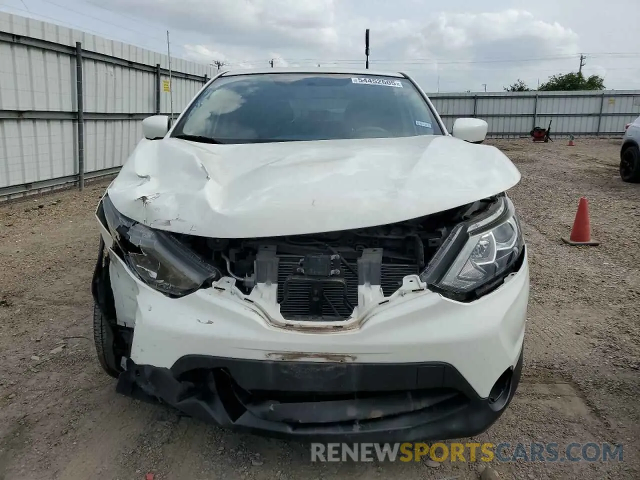 5 Photograph of a damaged car JN1BJ1CP5KW220435 NISSAN ROGUE 2019