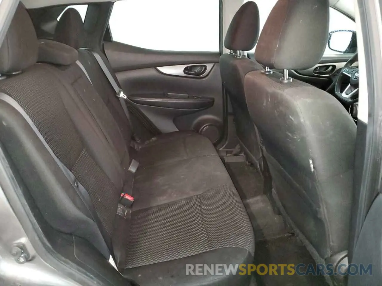 11 Photograph of a damaged car JN1BJ1CP5KW521464 NISSAN ROGUE 2019