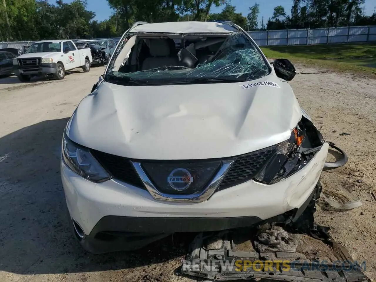 5 Photograph of a damaged car JN1BJ1CP5KW523912 NISSAN ROGUE 2019