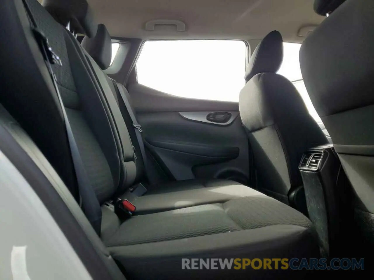 11 Photograph of a damaged car JN1BJ1CP6KW210142 NISSAN ROGUE 2019