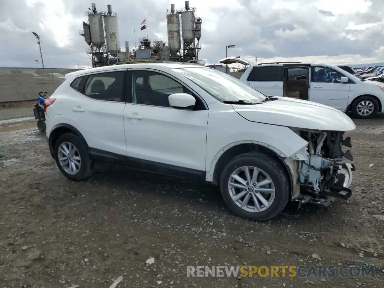 4 Photograph of a damaged car JN1BJ1CP6KW210142 NISSAN ROGUE 2019