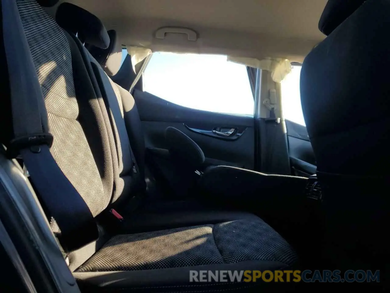 11 Photograph of a damaged car JN1BJ1CP6KW213221 NISSAN ROGUE 2019