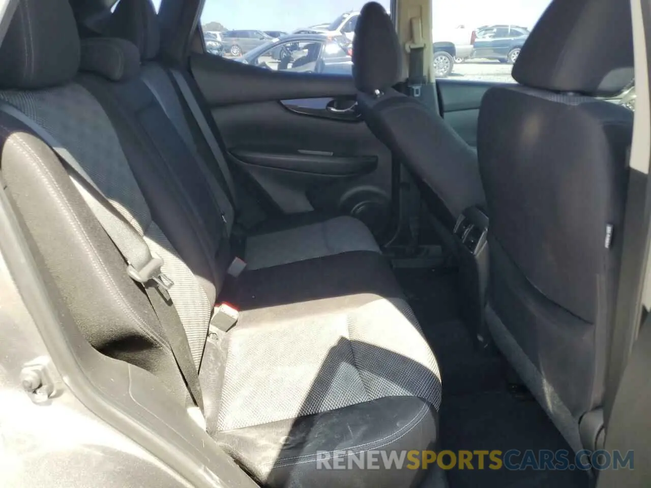 10 Photograph of a damaged car JN1BJ1CP6KW529184 NISSAN ROGUE 2019