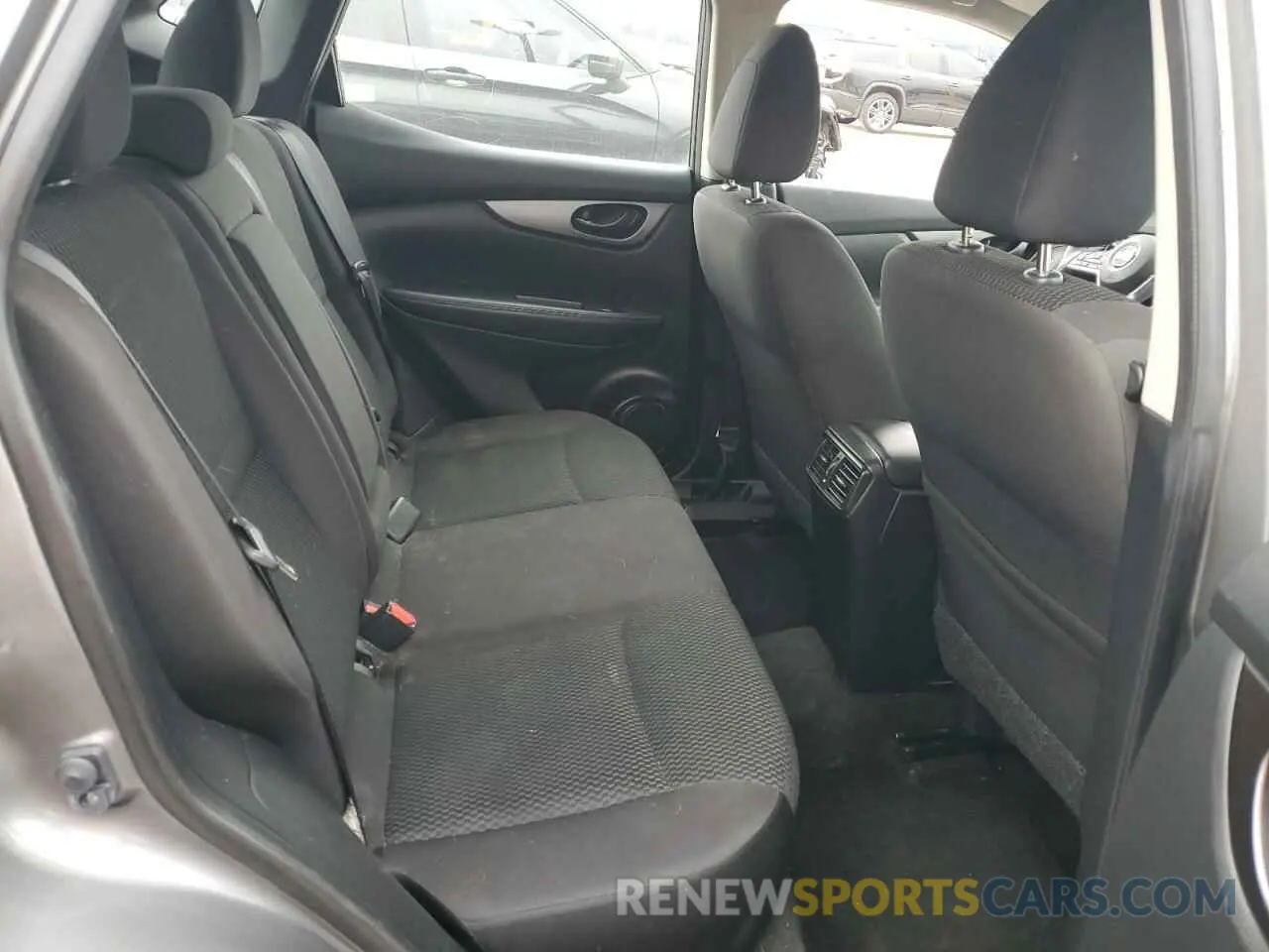 10 Photograph of a damaged car JN1BJ1CP8KW212930 NISSAN ROGUE 2019